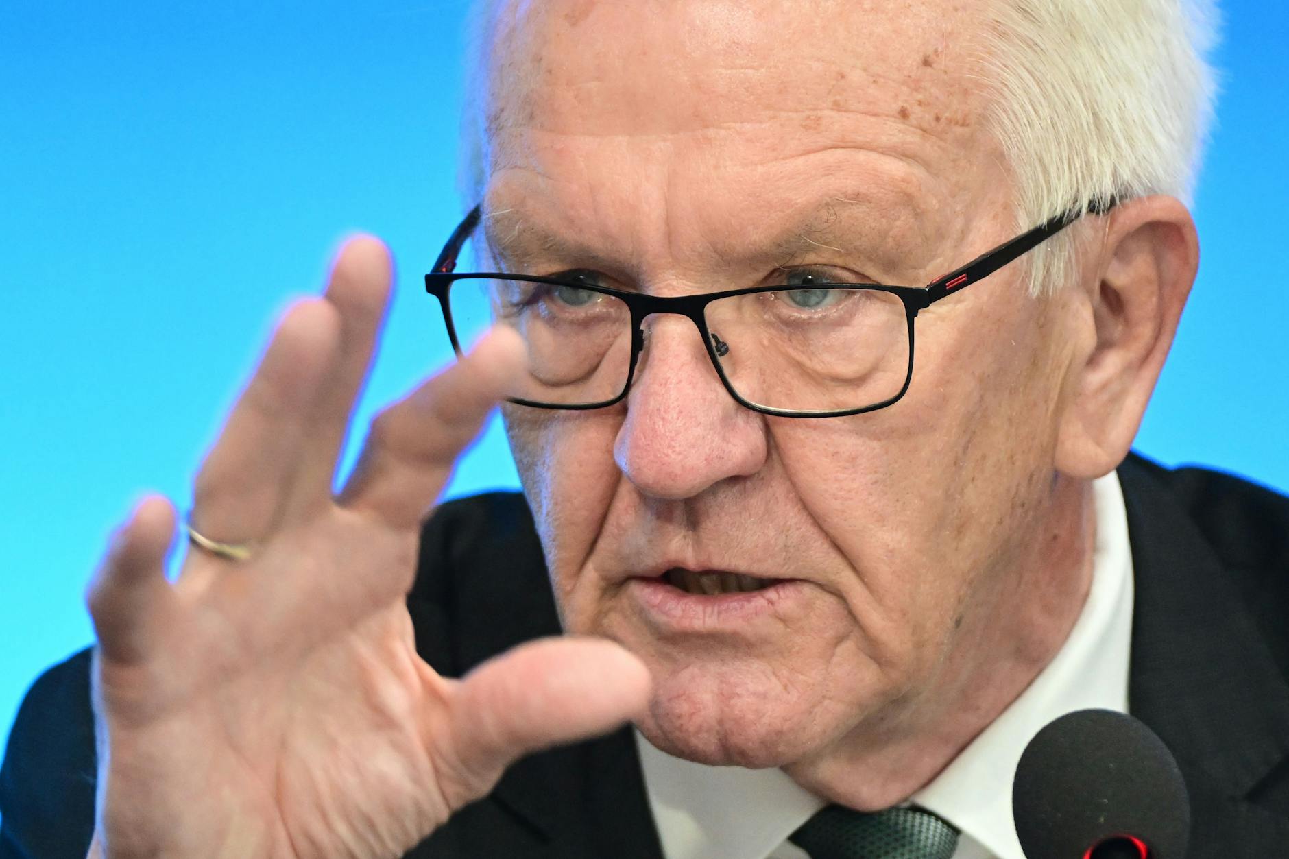 Winfried Kretschmann (Grüne) hat sich wieder zum Thema Duschen geäußert.