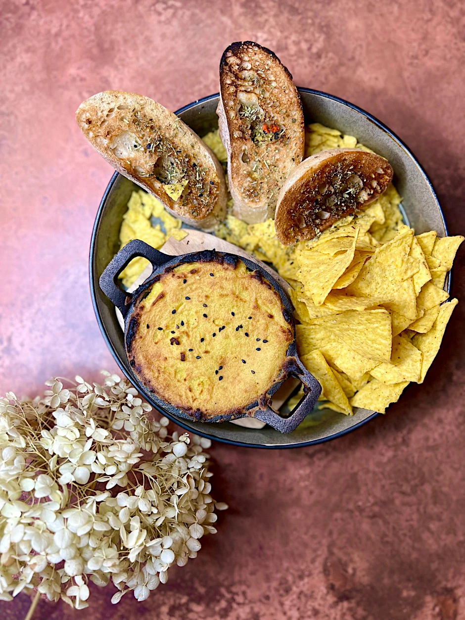 Veganer Ofenkäse schmeckt eher wie cremiger Kartoffelbrei: da ist noch ein bisschen Innovation nötig.