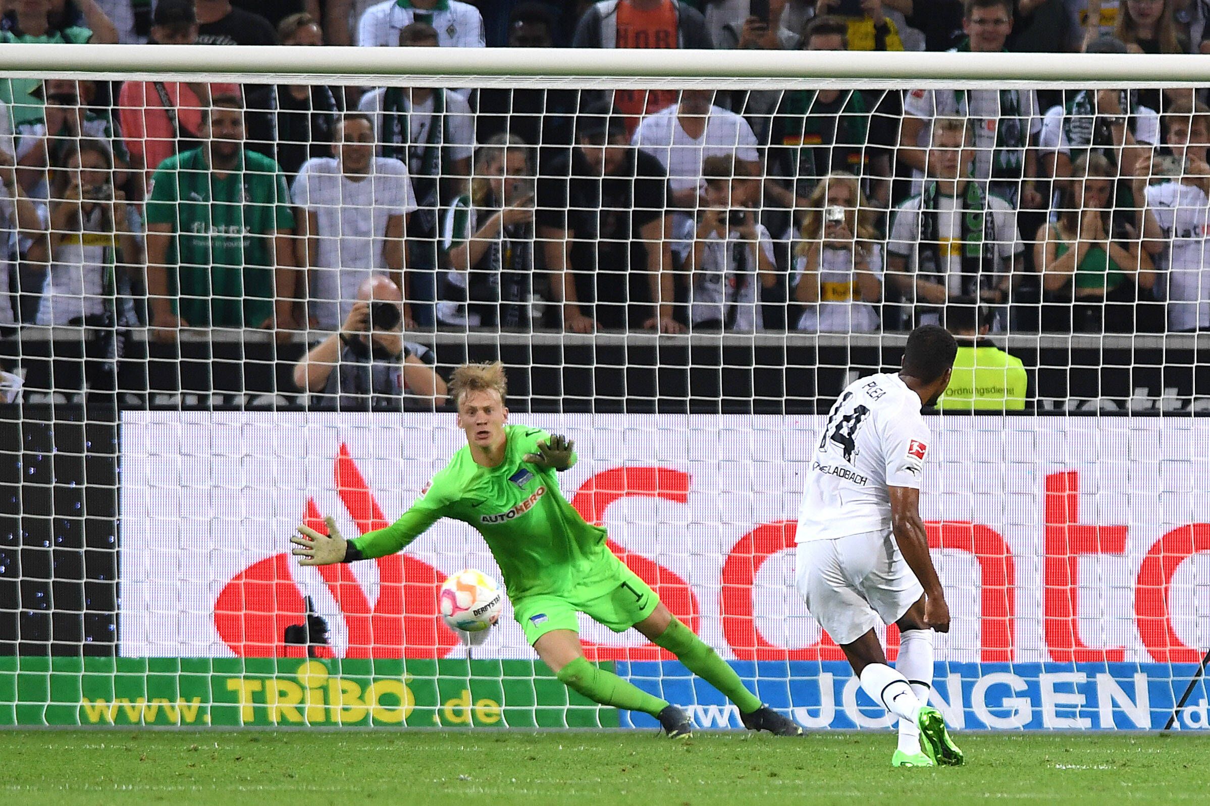 0:1! Maximales Pech für Hertha BSC: Mittelstädt verschuldet Elfer, Gladbachs Plea trifft