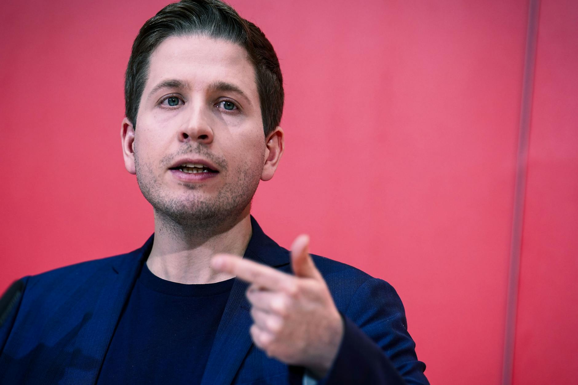 SPD-Generalsekretär Kevin Kühnert verteidigt Olaf Scholz gegen „maßlose Kritik“.