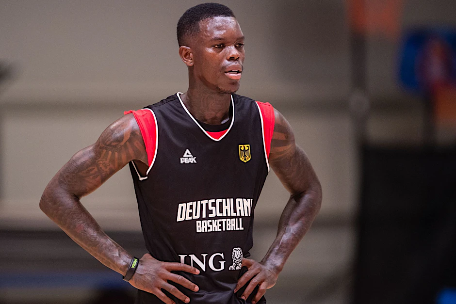 Will sich zunächst auf die Nationalmannschaft konzentrieren: Dennis Schröder beim Training des DFB-Teams.  