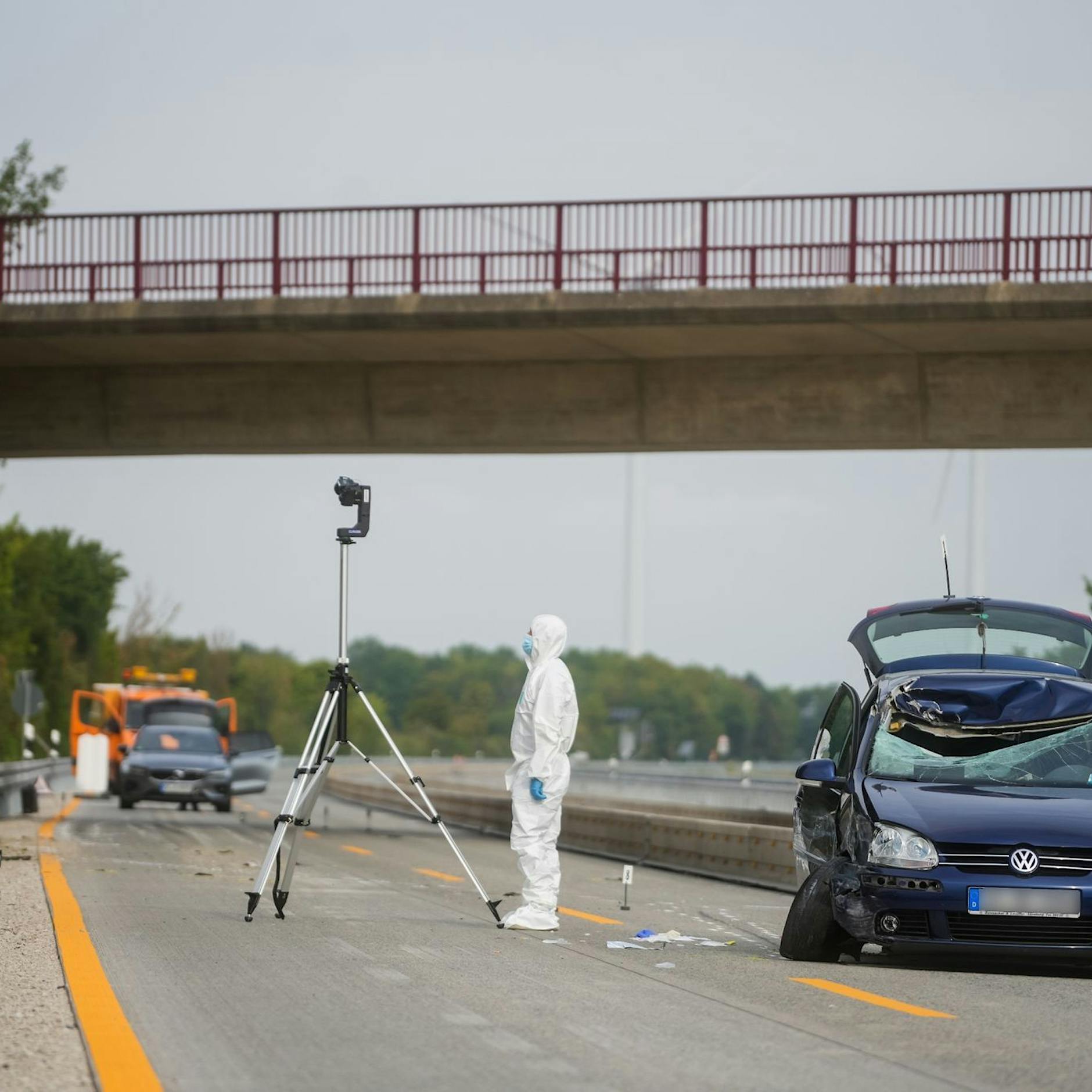Update: Gullydeckel von Autobahnbrücke geworfen: Frau lebensgefährlich verletzt – Tatverdächtiger festgenommen
