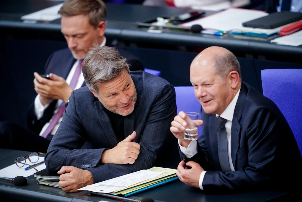 Probleme wie am Fließband: Die Krisenpolitik der Ampel