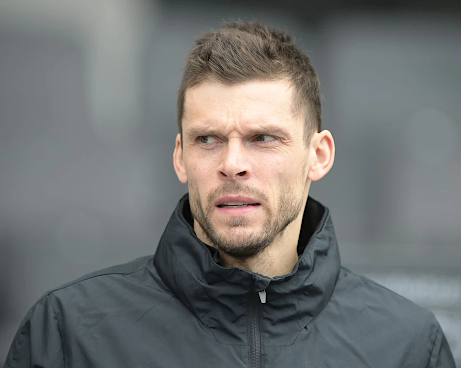 ARCHIV - Rune Jarstein steht im Stadion.  a/Archivbild