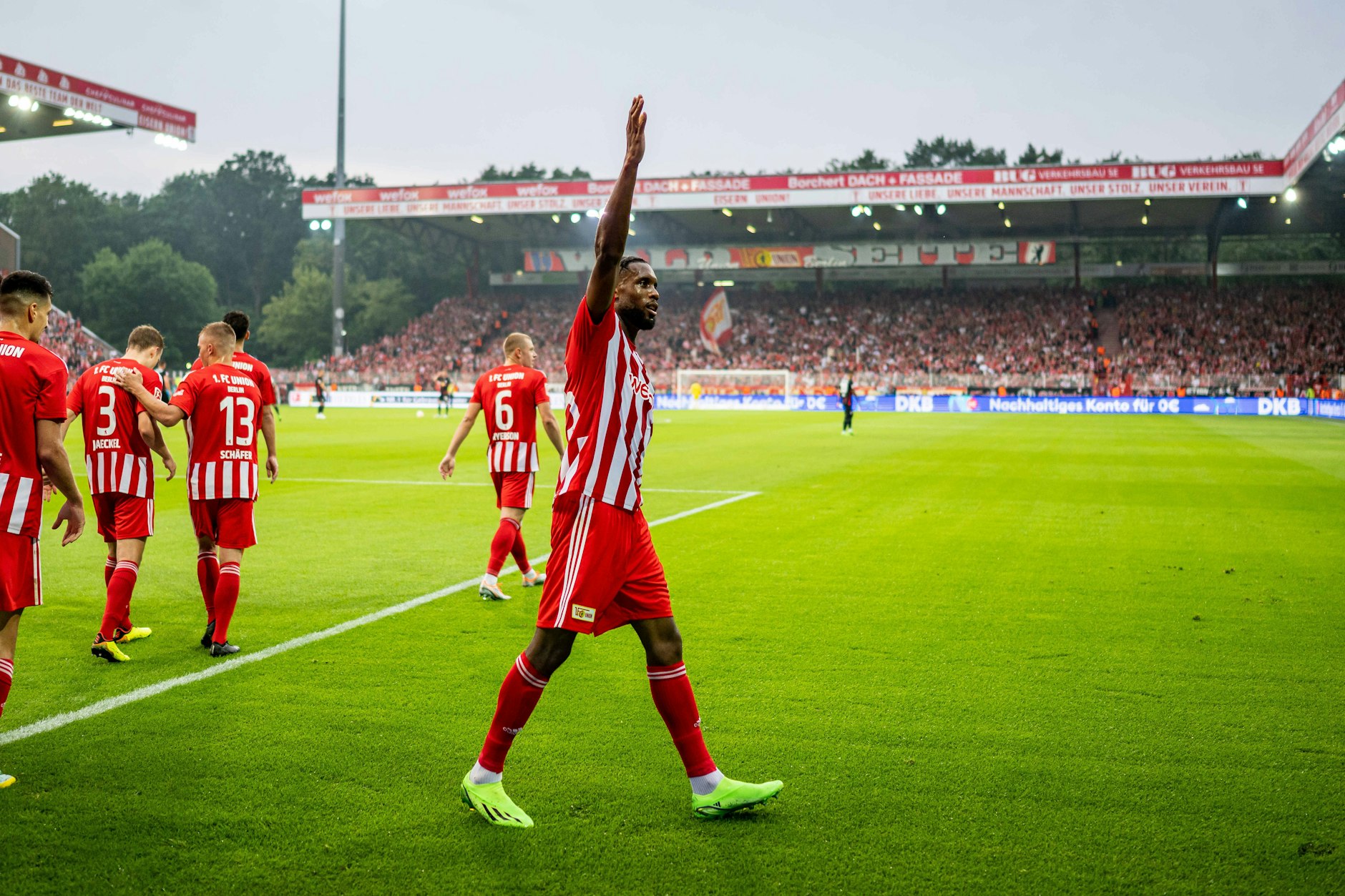 Unions Jordan Siebatcheu bejubelt den Führungstreffer zum 1:0 gegen Leipzig.