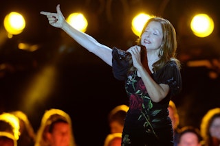 Liebe Vicky Leandros, wie war denn das mit Theo und der Fahrt nach Lodz?