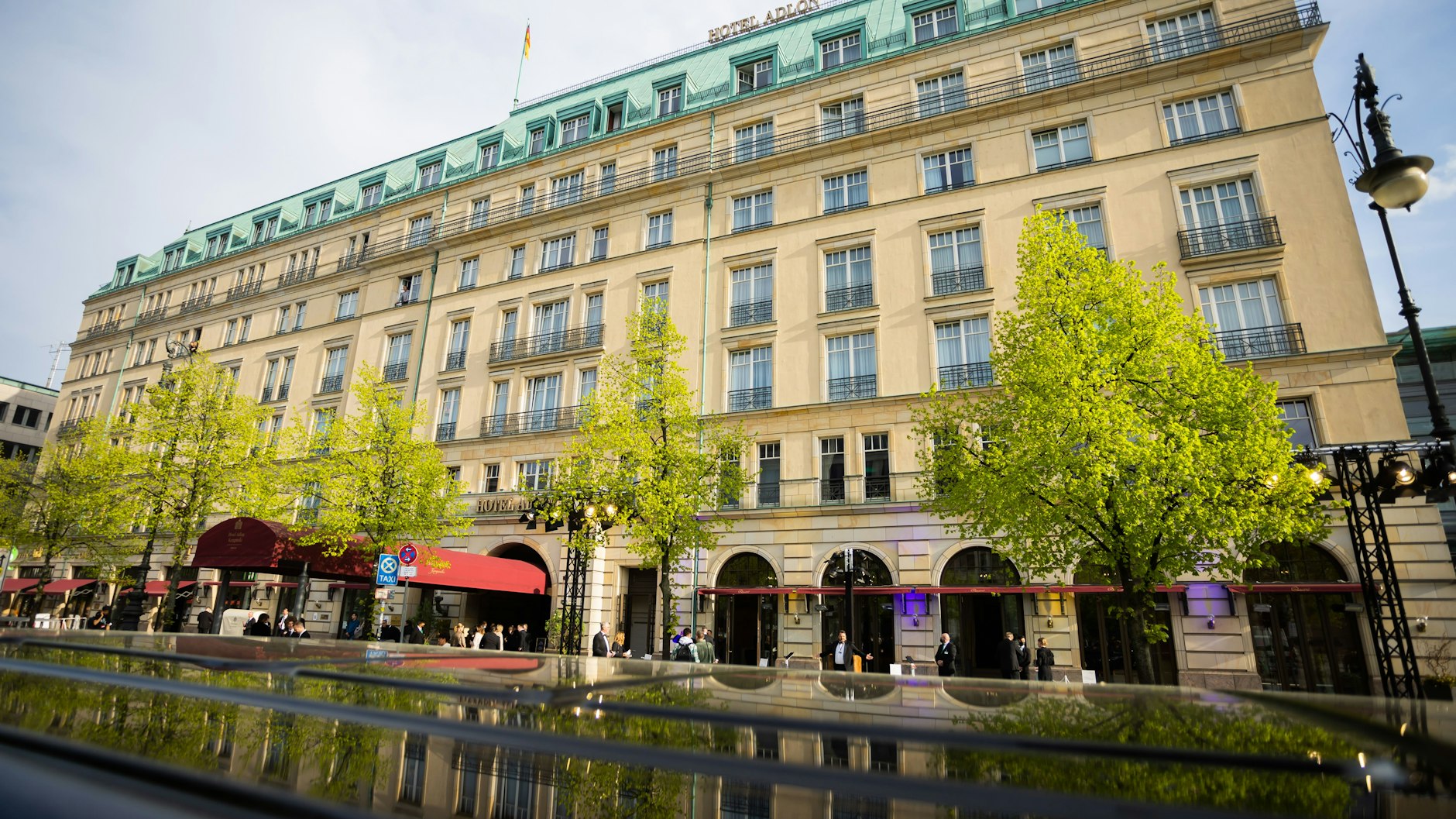 Sieht alt aus, ist aber neu: Das Adlon wurde vor 25 Jahren wiedereröffnet.