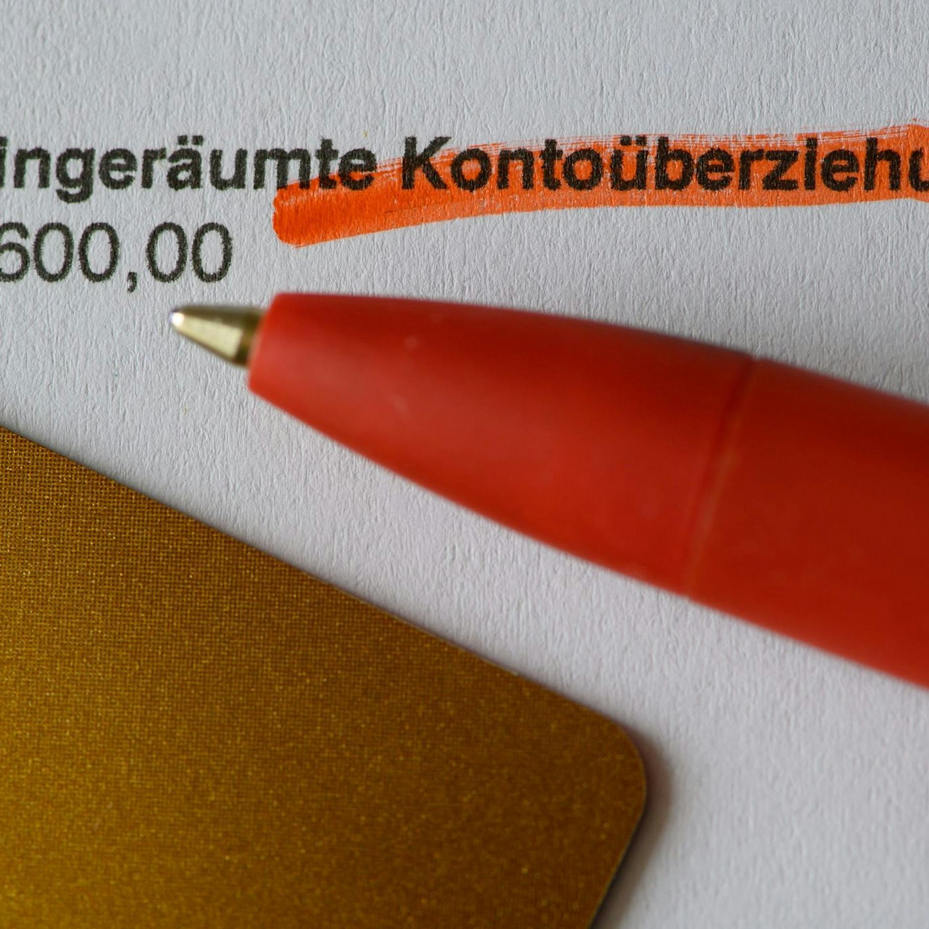 Schulden wegen hoher Lebenshaltungskosten: Immer mehr Deutsche sitzen in der Dispo-Falle!