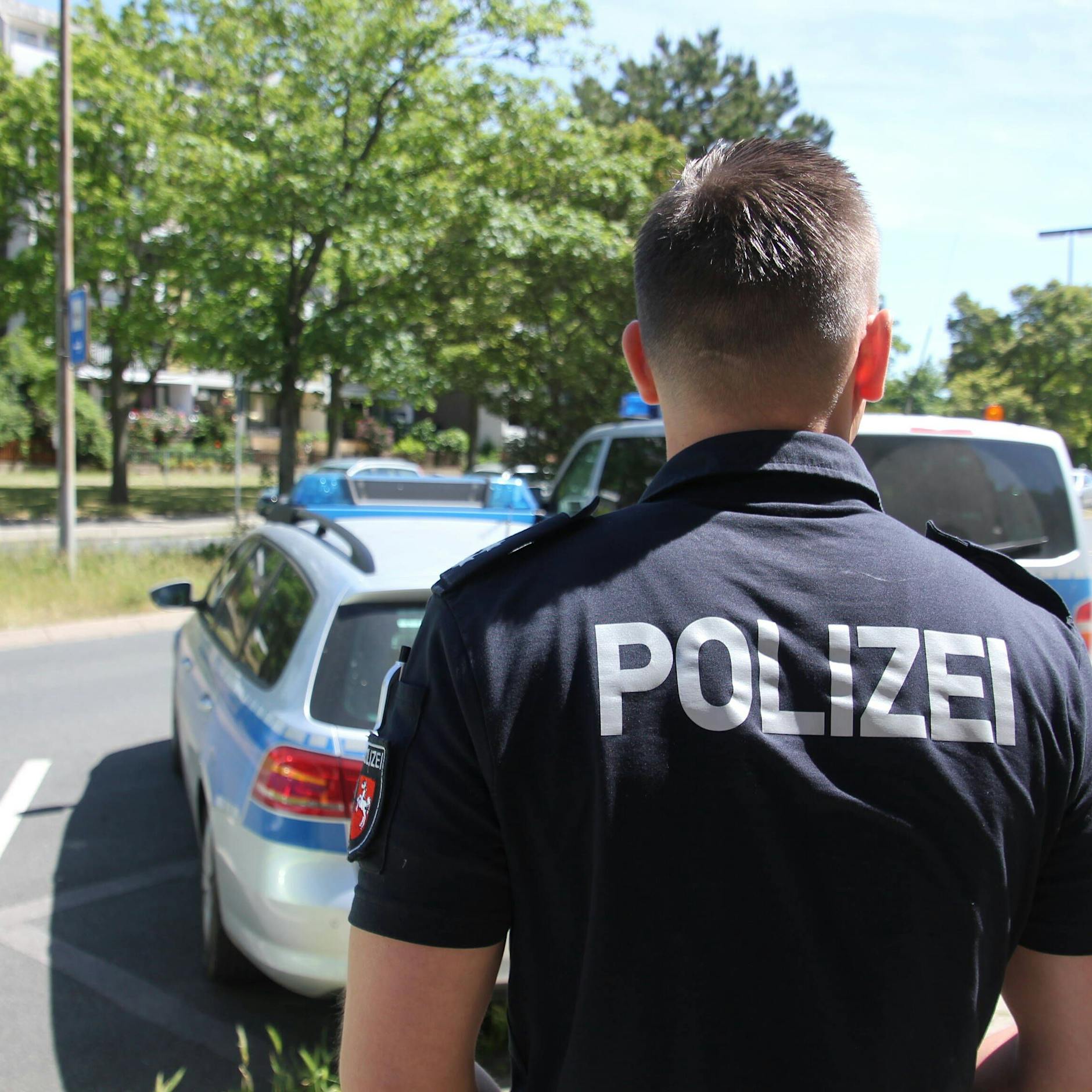 Rassistischer Angriff in Berliner Sportgeschäft: Kunde (32) dreht völlig durch – festgenommen!