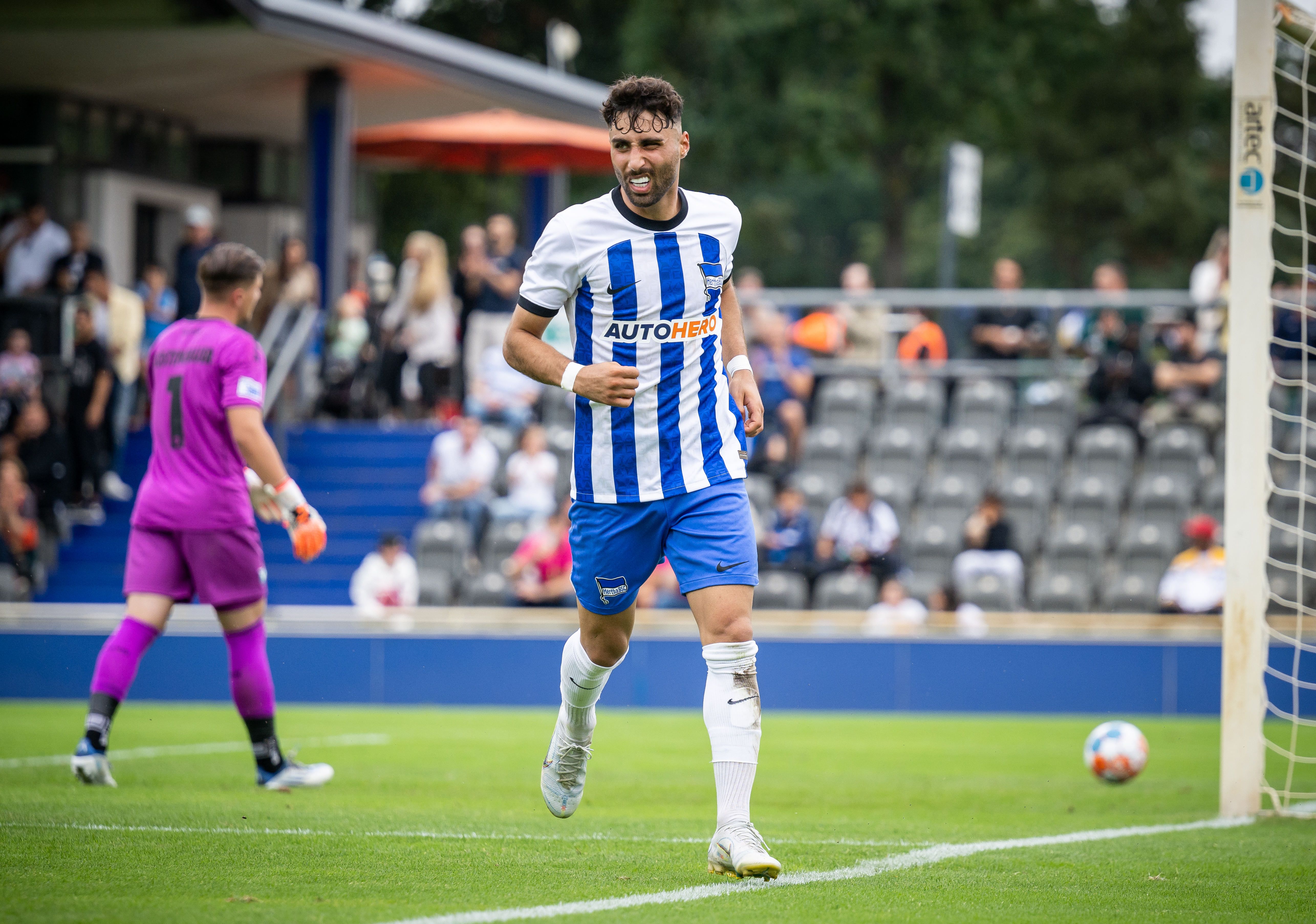 Image - Herthas Internetstar Nader El-Jindaoui schießt mit Verletzung ein Tor, jetzt droht ihm eine längere Pause