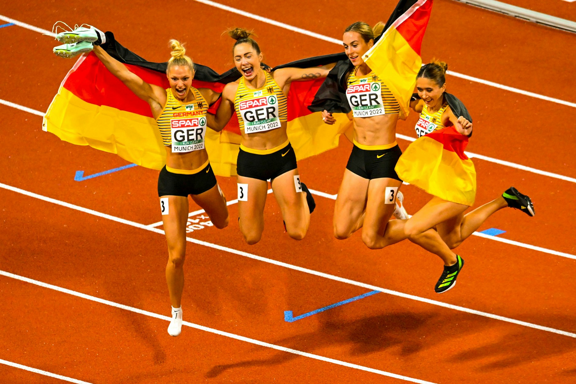 Goldenes EMFinale in der Leichtathletik Frauenstaffel und Julian