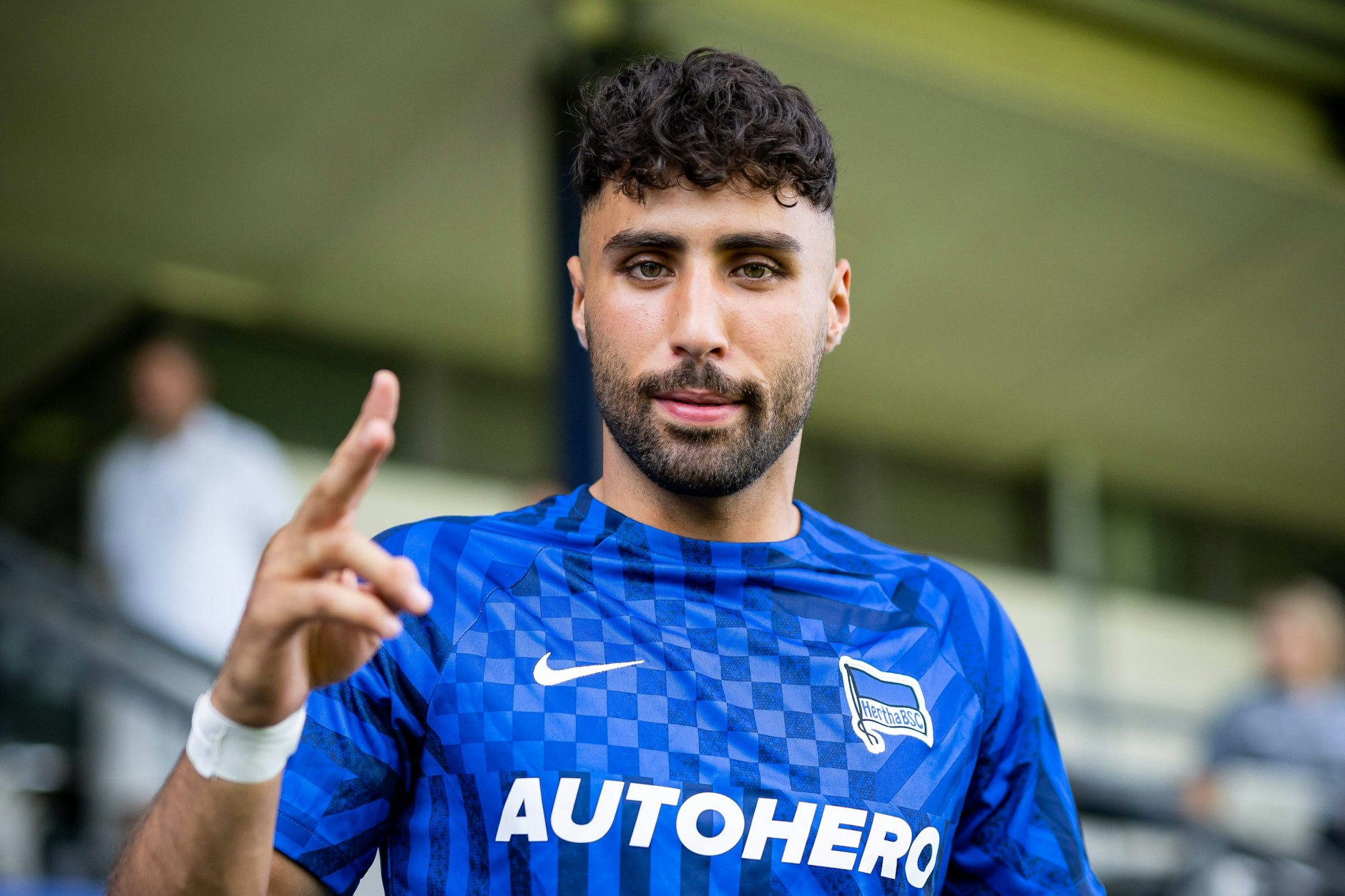 Herthas Nader El-Jindaoui zeigt es an: Keine Sorge, ich bin bald wieder da!