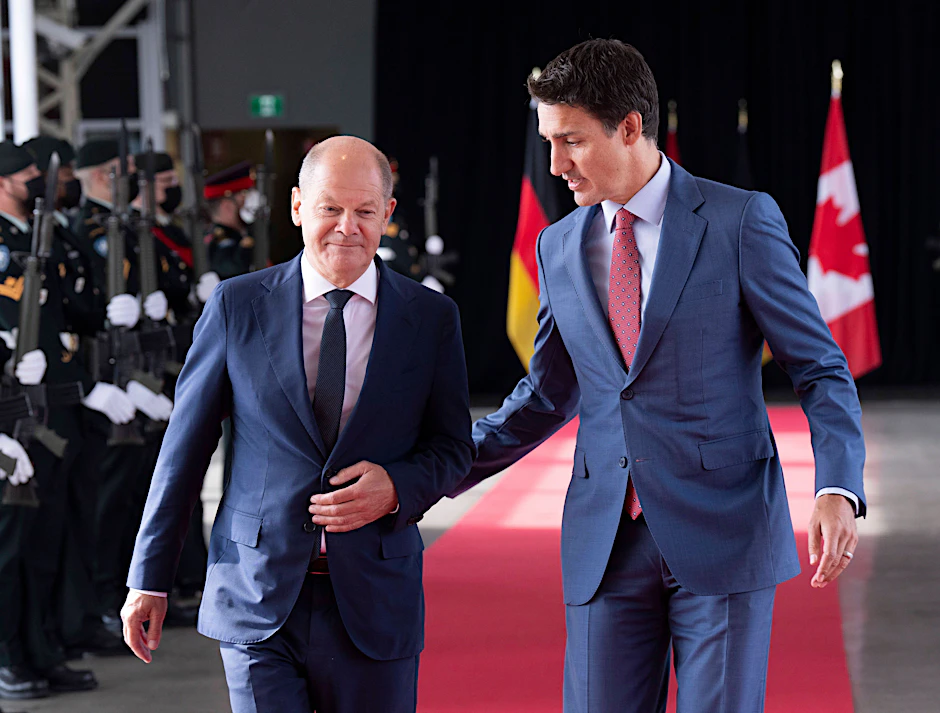 Kanadischer Premierminister Justin Trudeau begrüßt Bundeskanzler Olaf Scholz am Montag, den 22. August 2022 in Montreal.