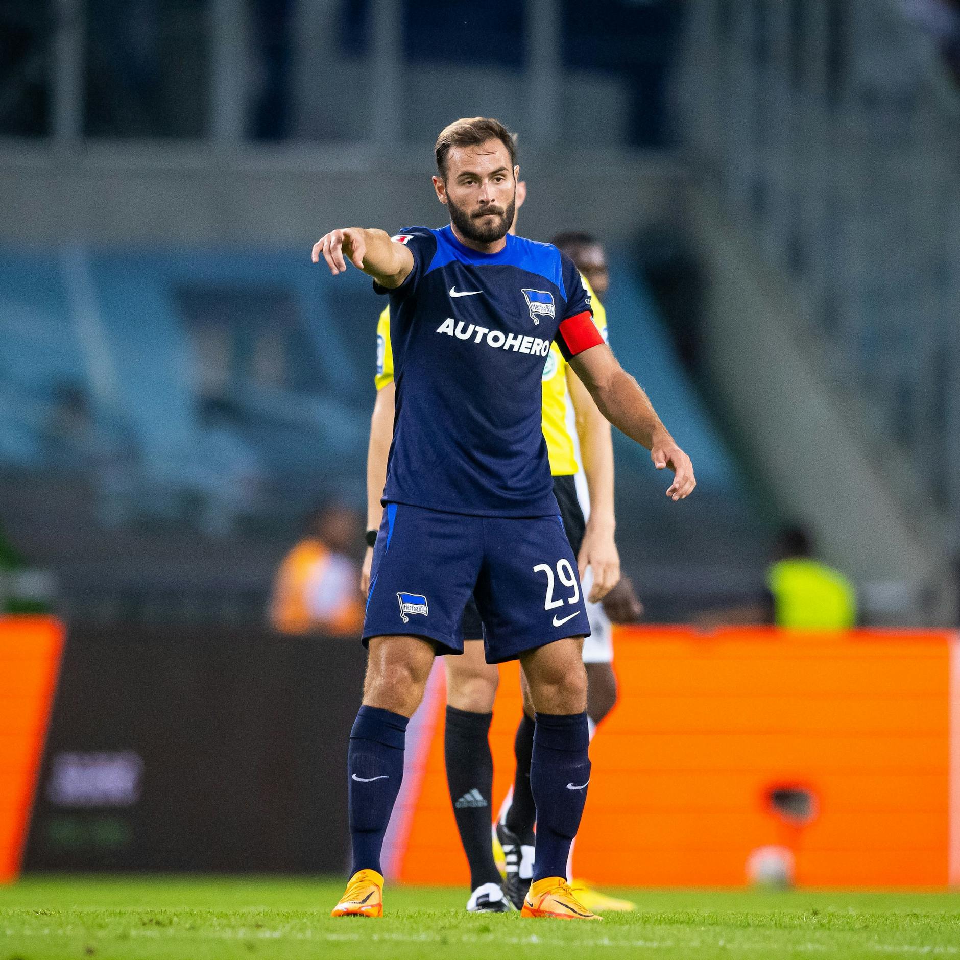 Herthas Lucas Tousart ist der neue Chef im Mittelfeld und gibt seinen Mitspielern Anweisungen.