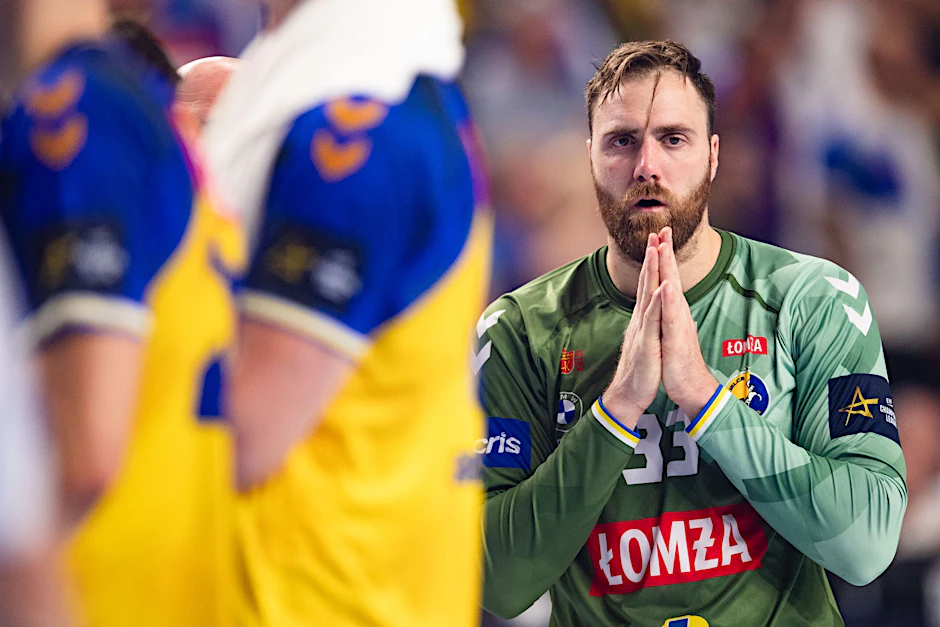 Sein Traum vom Champions-League-Titel ist geplatzt: Kielces Torhüter Andreas Wolff wirkt enttäuscht, während Barcelona feiert.  