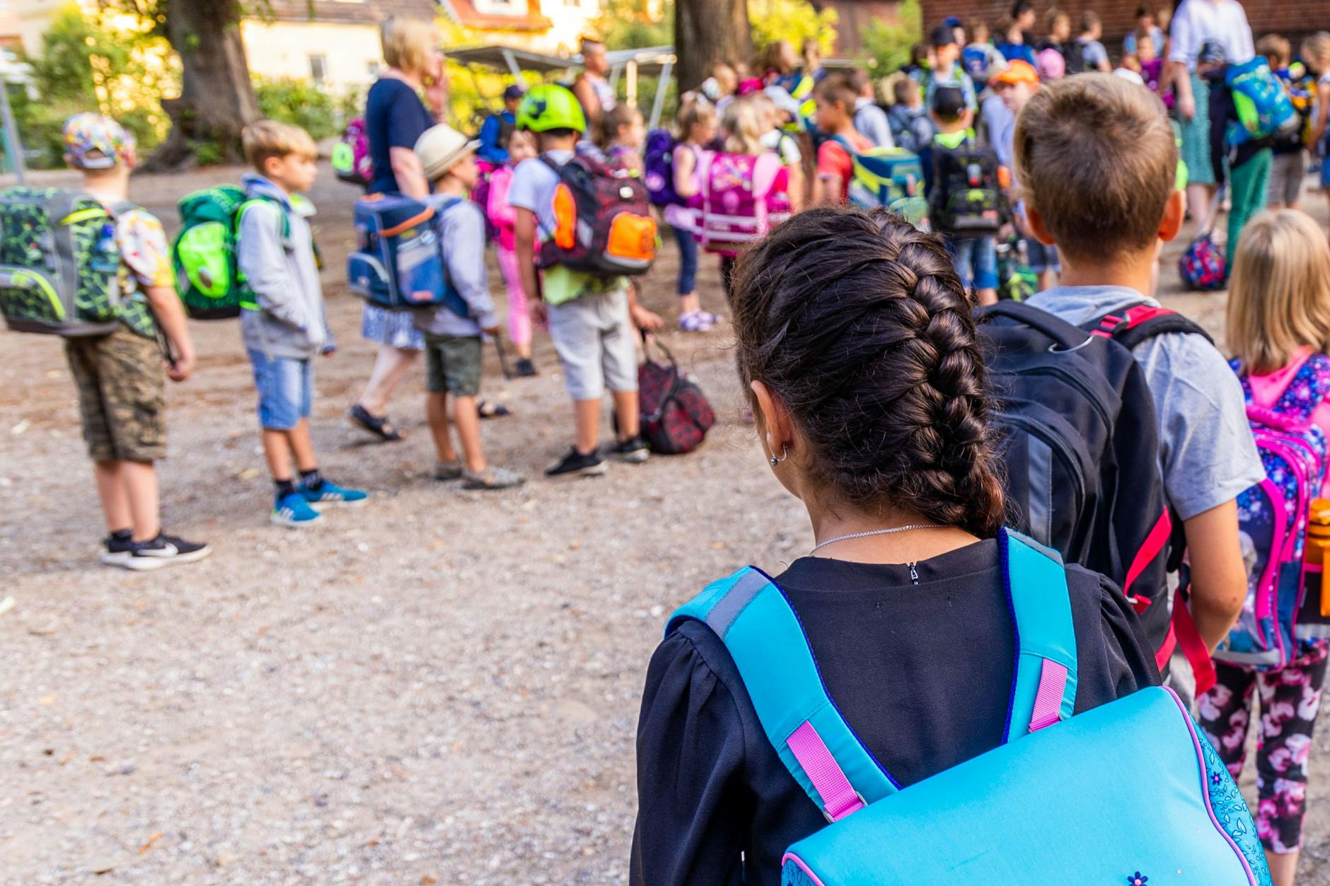Schüler am ersten Schultag nach den Sommerferien.