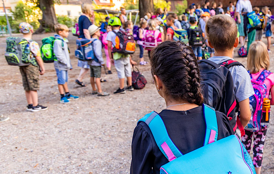 Schüler am ersten Schultag nach den Sommerferien.