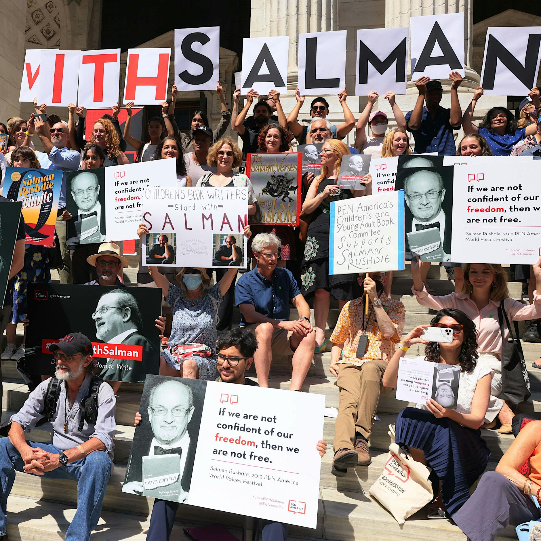 „Die satanischen Verse“ sind ausverkauft: Autoren lesen für Salman Rushdie