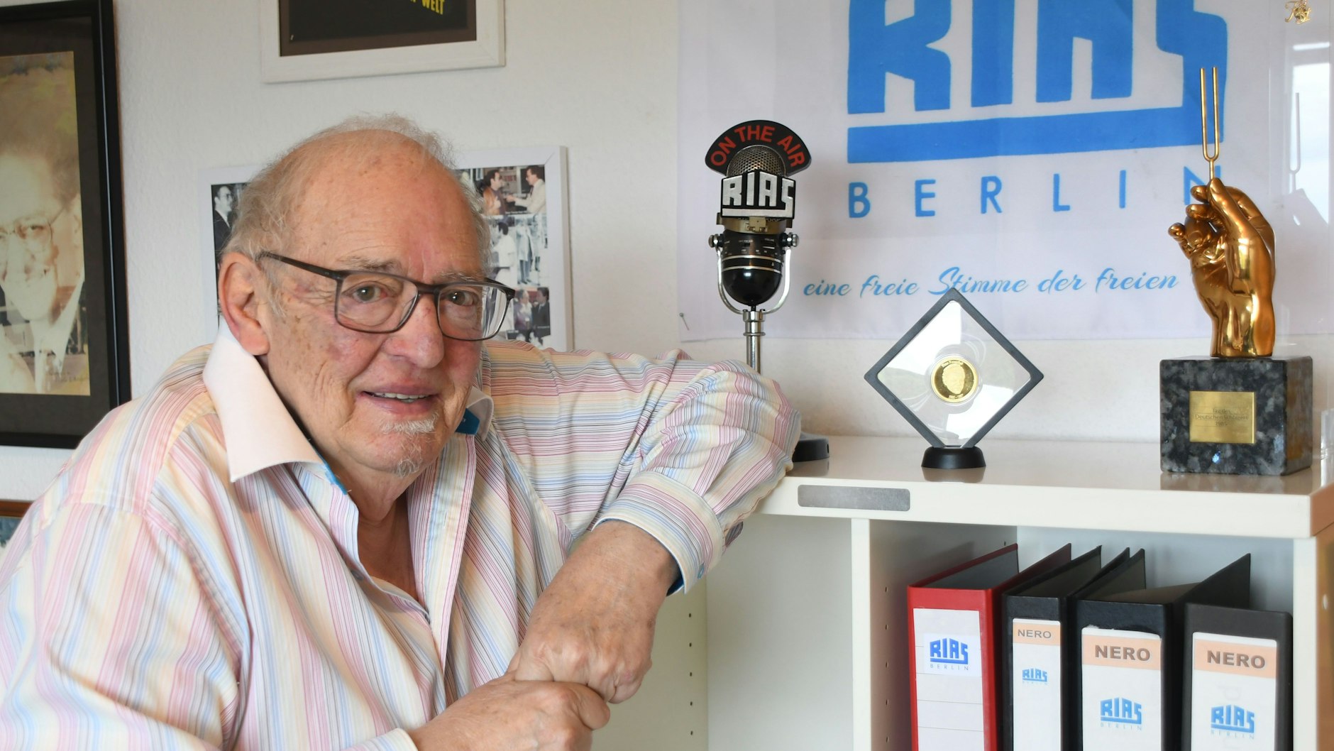 Nero Brandenburg hielt in seinem Arbeitszimmer die Erinnerung an den&nbsp; RIAS wach.
