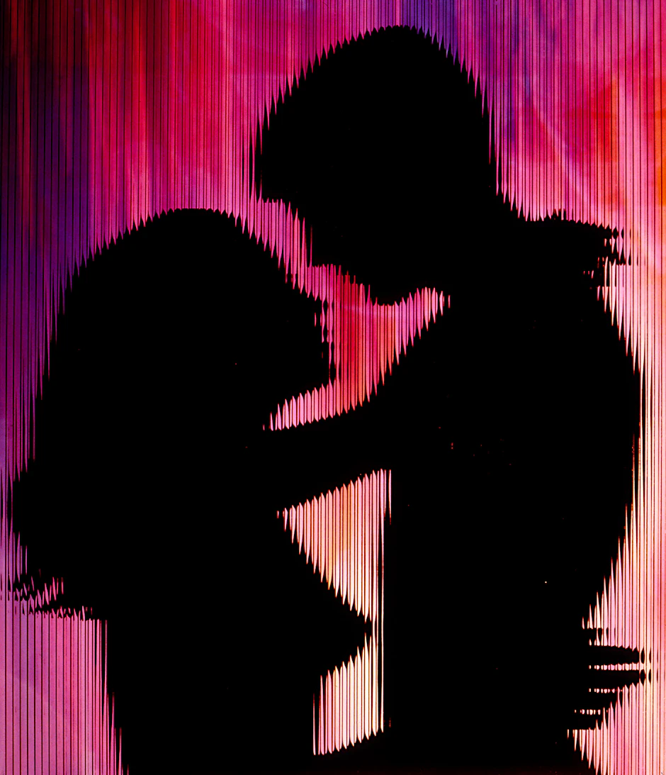 Die Silhouette eines Paares.