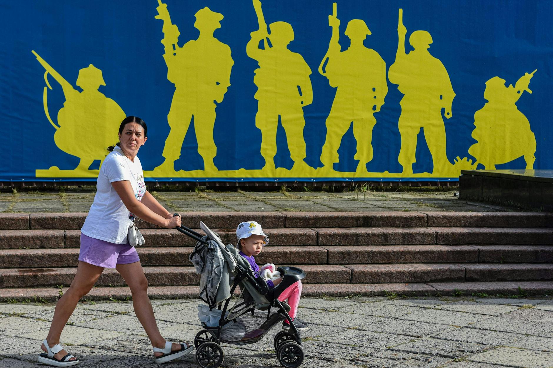 Ein Plakat im Westen der ukrainischen Stadt Lwiw 