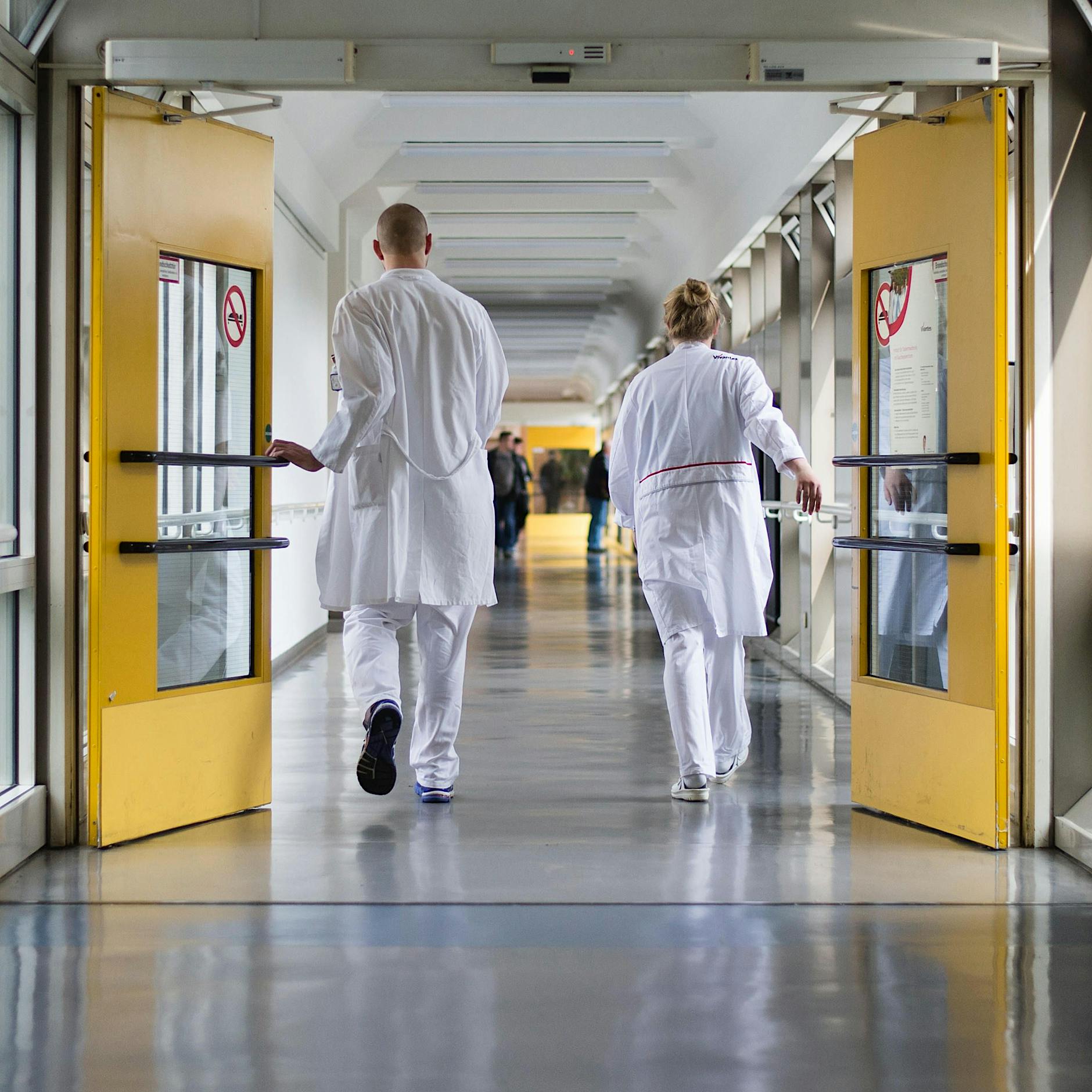 Berlin: Zeitarbeit boomt in der Krankenpflege, doch sie kann Patienten schaden