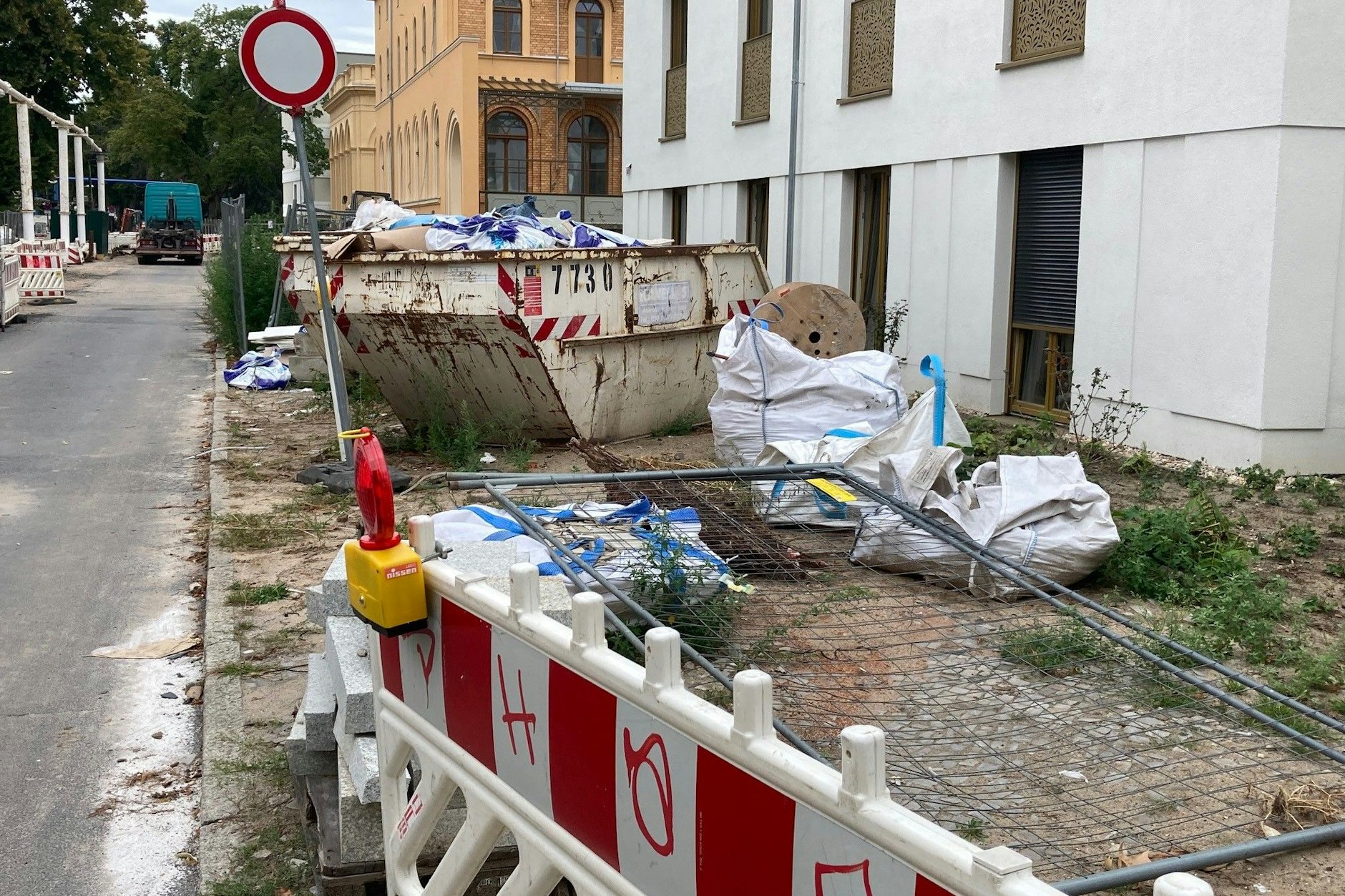 Die Baustelle an der Grünauer Regattastraße war schon immer unaufgeräumt.