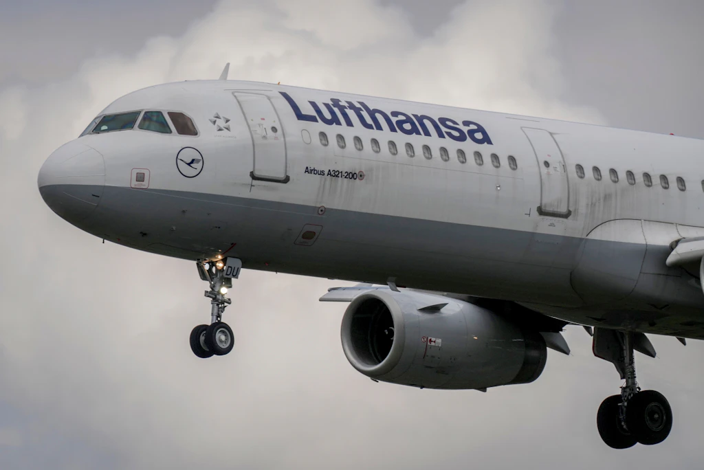 Kaffee-Maschine defekt: Flugzeug von Lufthansa muss notlanden