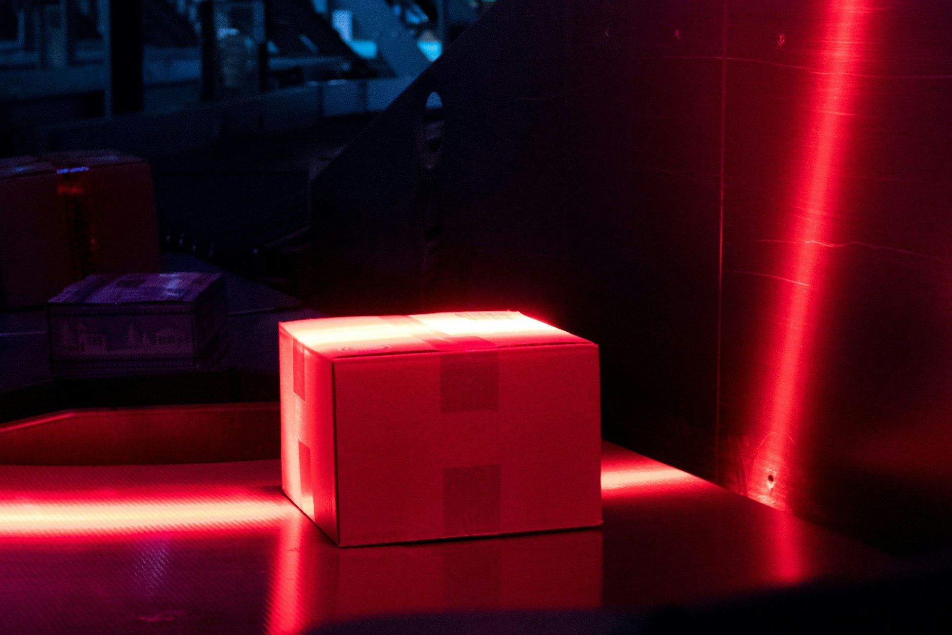 Das ist viel zu schwer: Die Aufgabe von einem Päckchen kann auch ein Erlebnis sein.