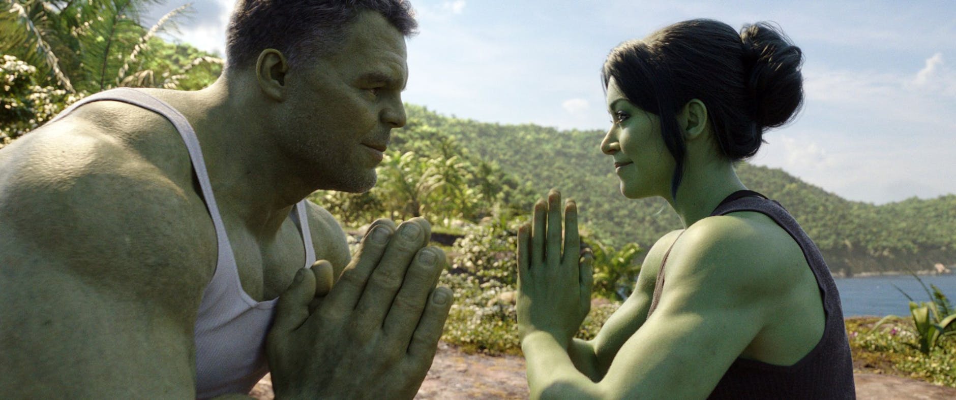 HANDOUT - Hulk (Mark Ruffalo) und She-Hulk (Tatiana Maslany) sind miteinander verwandt. sney+/dpa