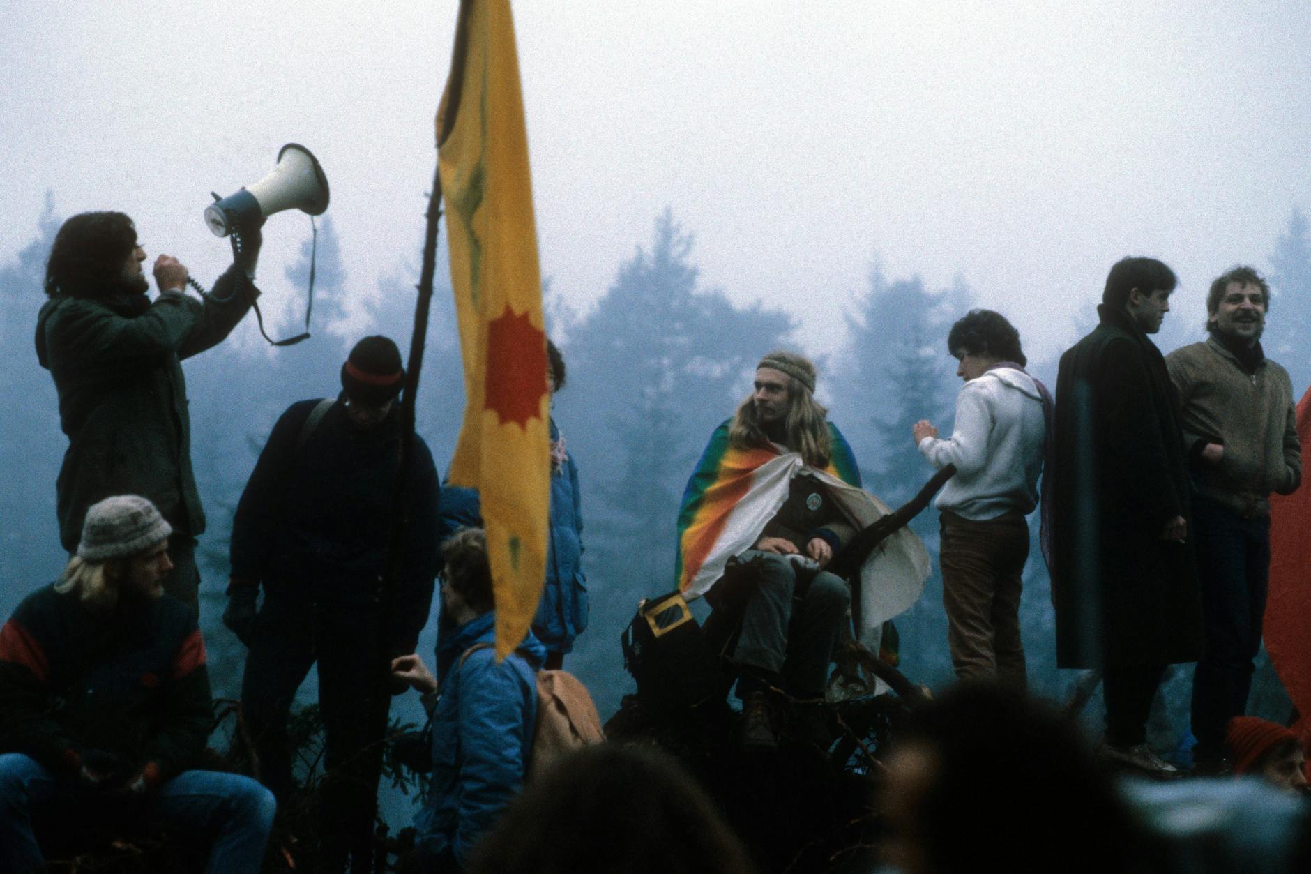 Demonstration von Mitgliedern der Grünen und anderen Atomkraftgegnern gegen die geplante Wiederaufarbeitungsanlage Wackersdorf, 1985