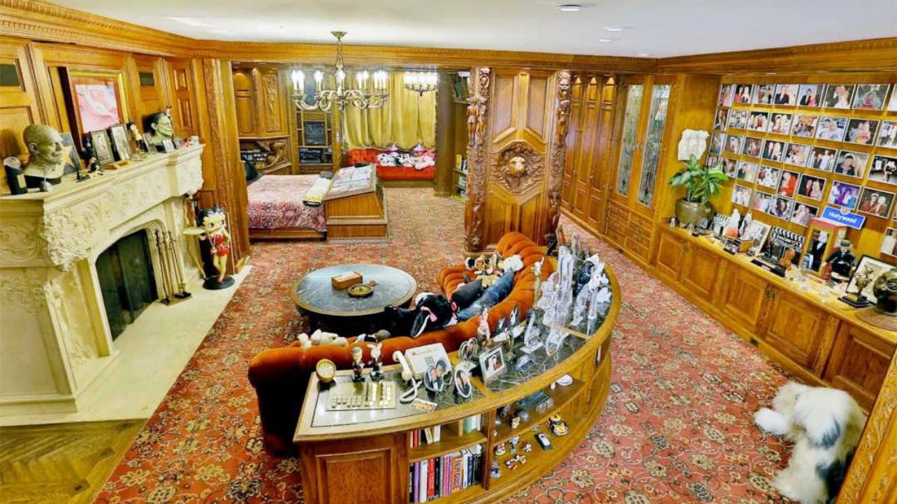 So sah das Schlafzimmer von Hugh Hefner in aufgeräumtem Zustand in der Playboy-Villa aus.