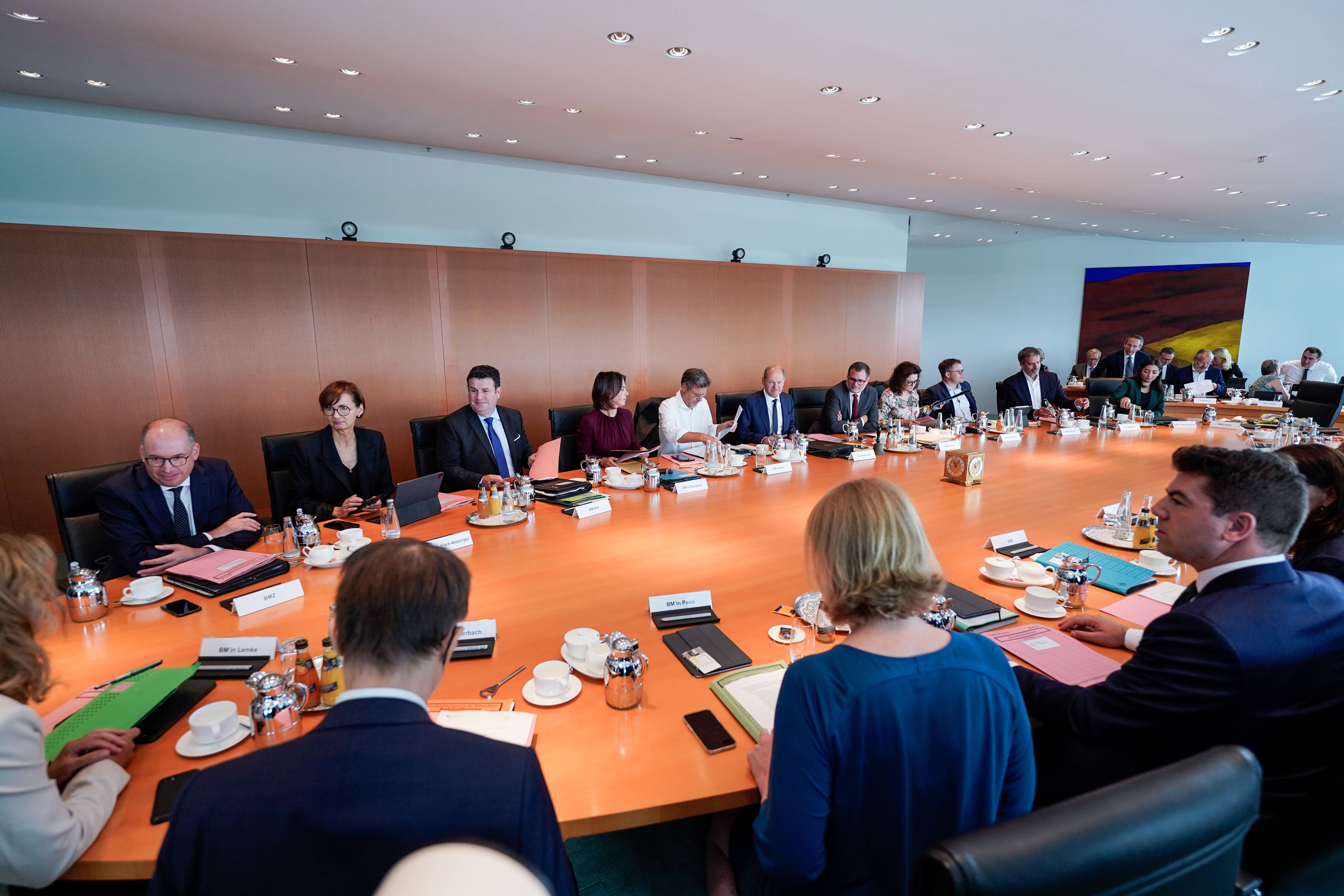 Regierung beschließt: DAS sind die schärferen Corona-Maßnahmen und Energiespar-Regeln für den Herbst!