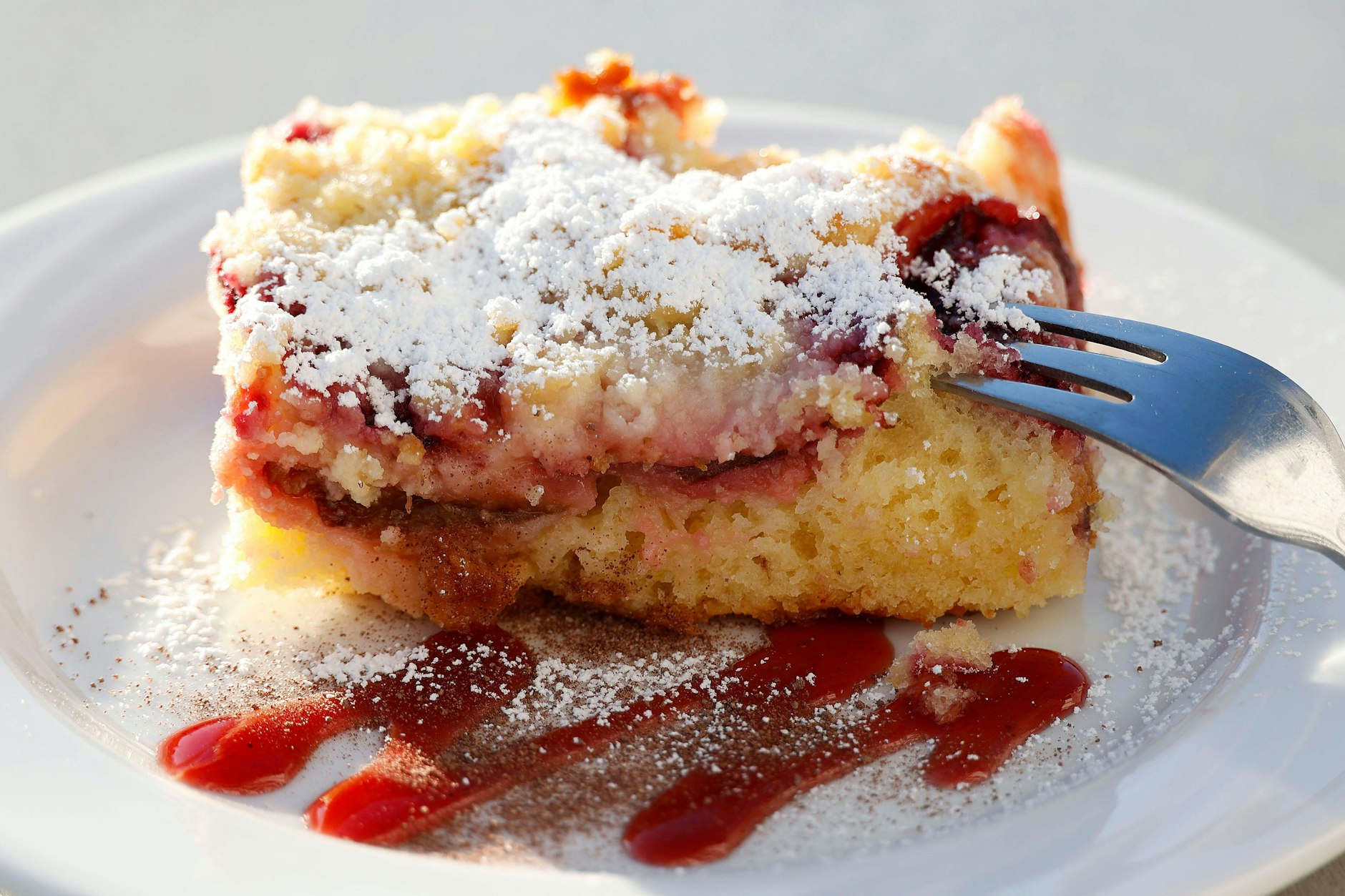 Zwetschgenkuchen ist fix zubereitet und schmeckt allen.