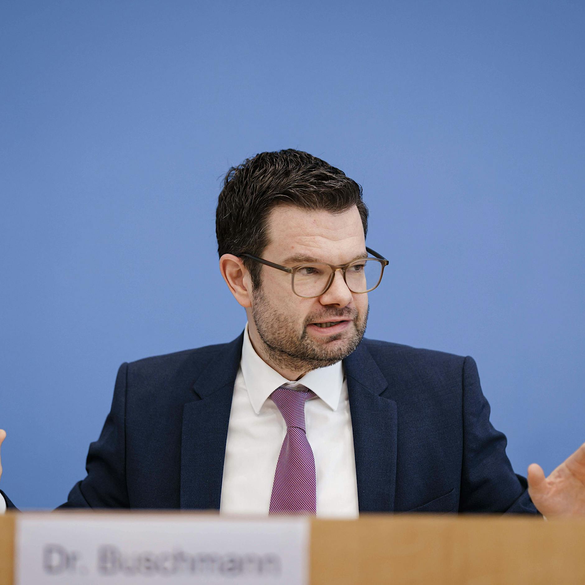 Buschmann empfiehlt: „Gleiches Recht für alle“