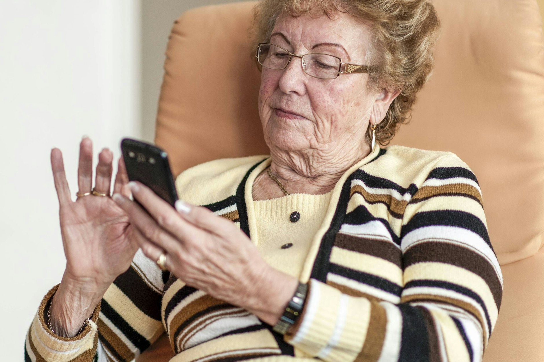 Wie schön, die Nichte ruft an! Habe ich eine Nichte? Betrüger können ihren Opfern alles Mögliche einreden. (Symbolbild)