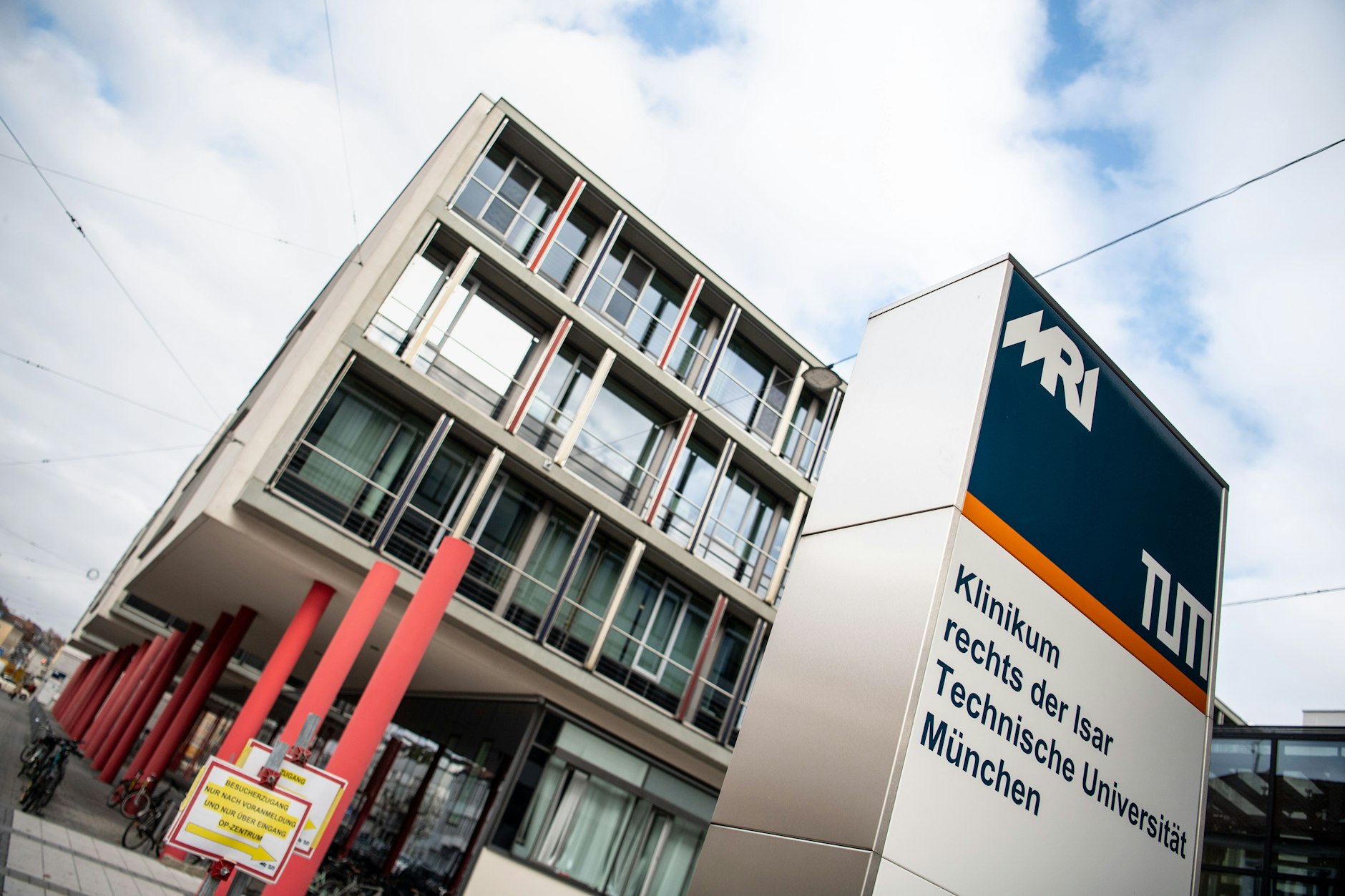 Im „Klinikum rechts der Isar“ soll ein Pfleger zwei Menschen umgebracht haben.