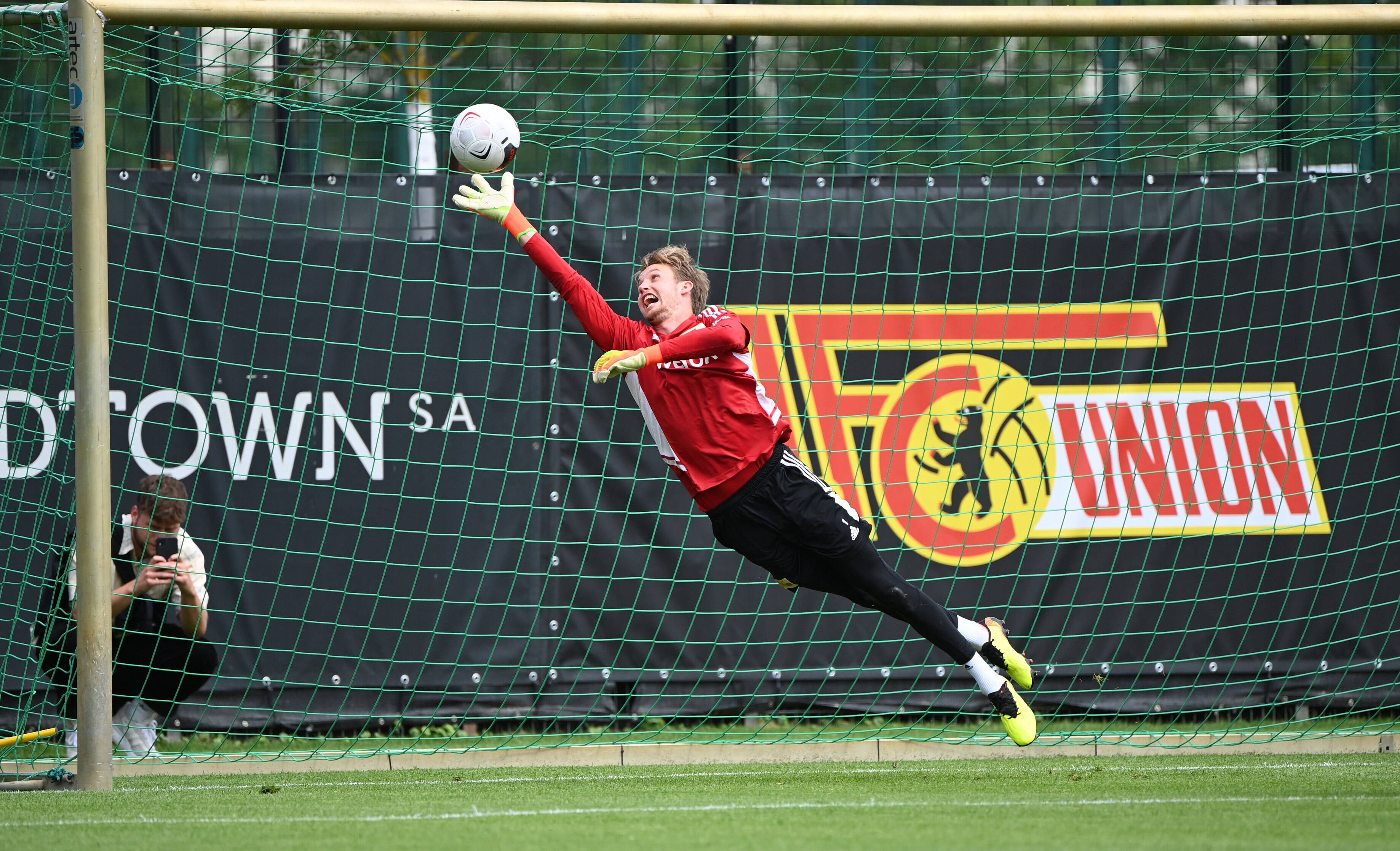 Warum Unions Schlussmann Frederik Rönnow bei der Rückkehr nach Gelsenkirchen ein klein wenig Genugtuung verspürt, aber zu höflich ist, das zu sagen