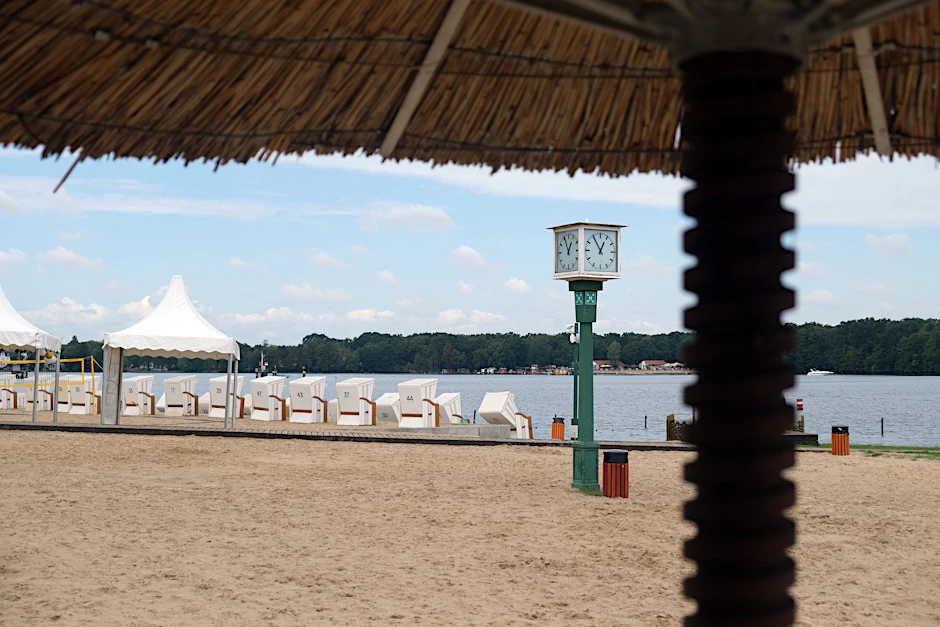 Die härteste Tür von Ostberlin: das Strandbad Grünau? Nach welchen Kriterien werden die Besucher eingelassen?