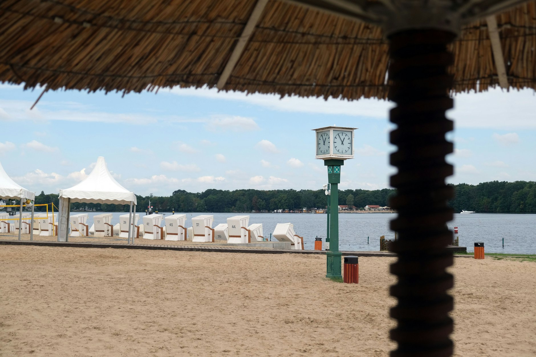 Die härteste Tür von Ostberlin: das Strandbad Grünau? Nach welchen Kriterien werden die Besucher eingelassen?