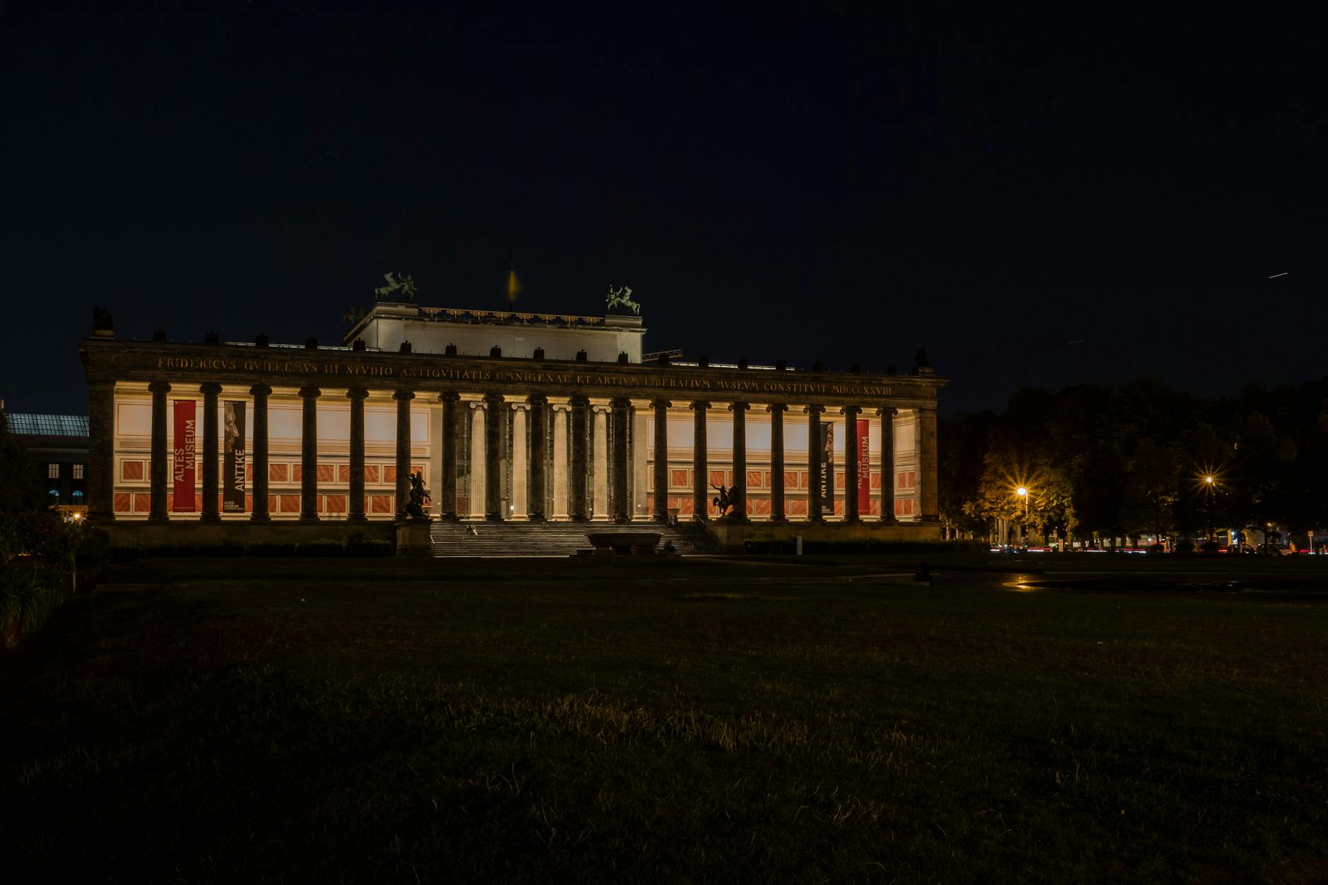 Zappenduster: Der Lustgarten wird nicht mehr erleuchtet. Warum auch?