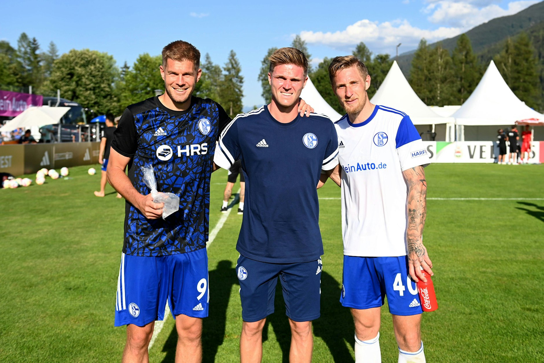 Von den Farben nicht irritieren lassen: Mit Simon Terodde, Marius Bülter und Sebastian Polter stehen hier drei rot-weiße Legenden der Eisernen.