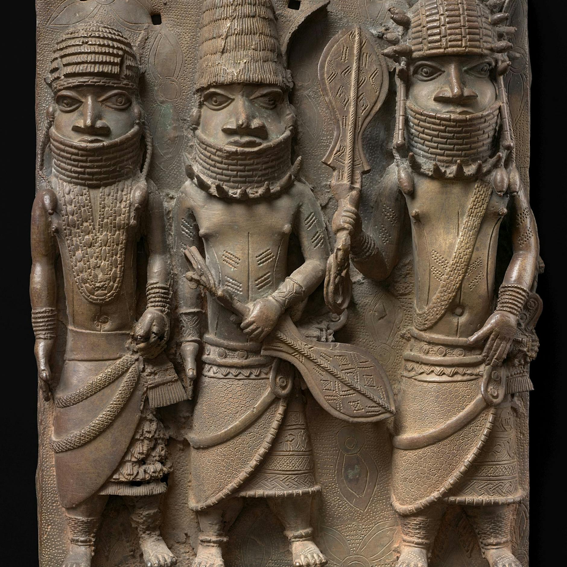 Berlin gibt Raubkunst aus Afrika zurück – DARUM bleibt ein Teil trotzdem erstmal hier