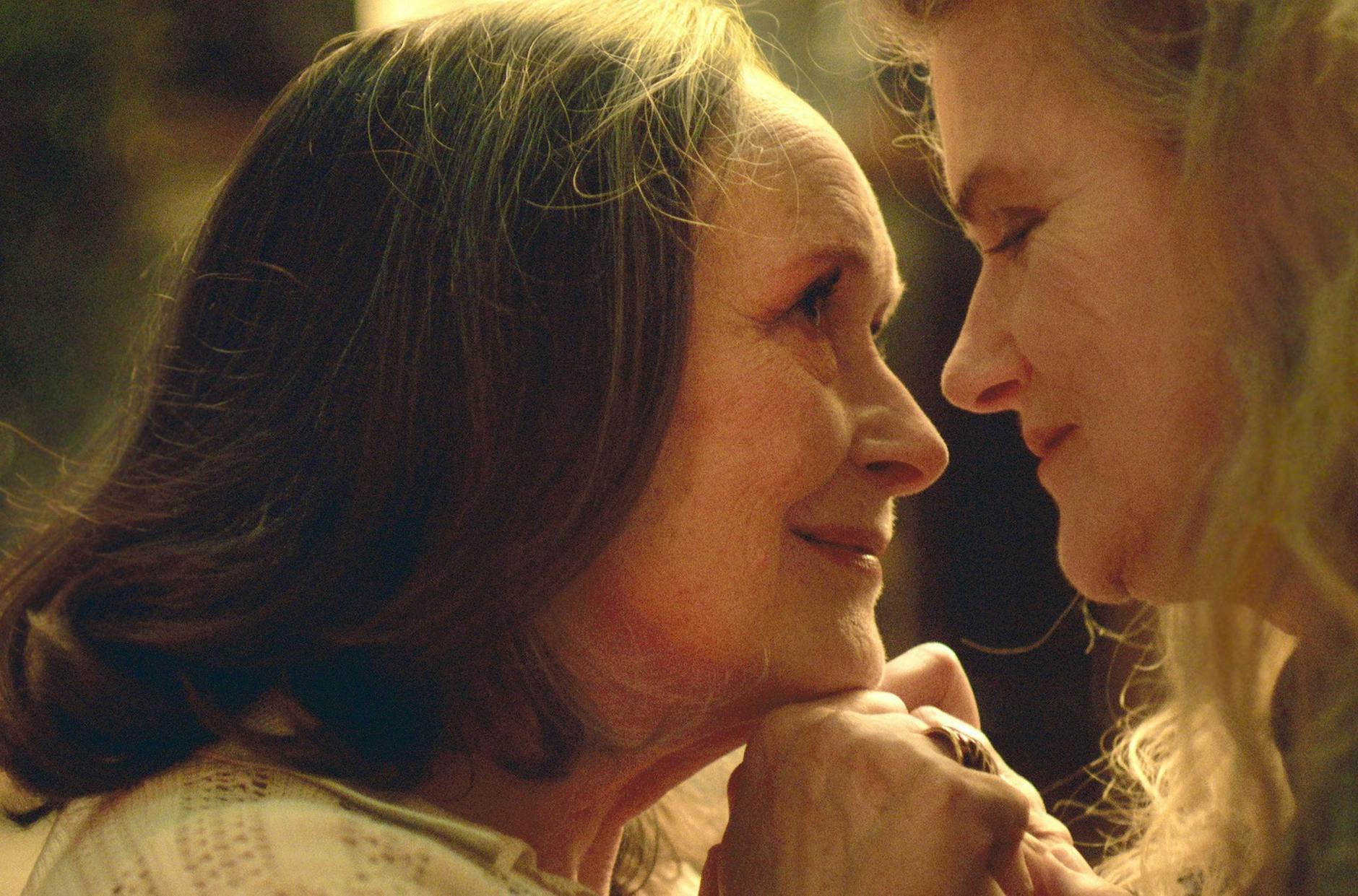HANDOUT - Für Nina (Barbara Sukowa, r) ist Madeleine (Martine Chevallier) die Liebe ihres Lebens.