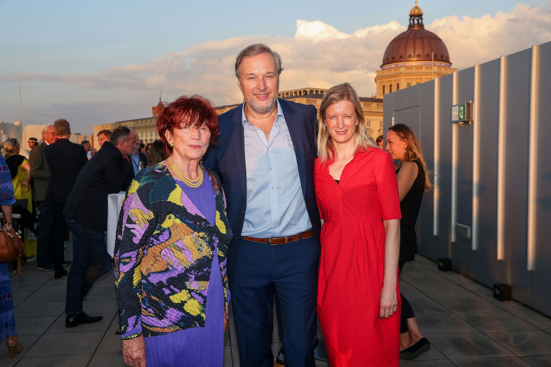 Produzentin Regina Ziegler (l.) und die Schauspieler Stephan Grossmann und Stephanie Stremler kommen zu den 12. UFA-Filmnächten in der Bertelsmann-Repräsentanz.