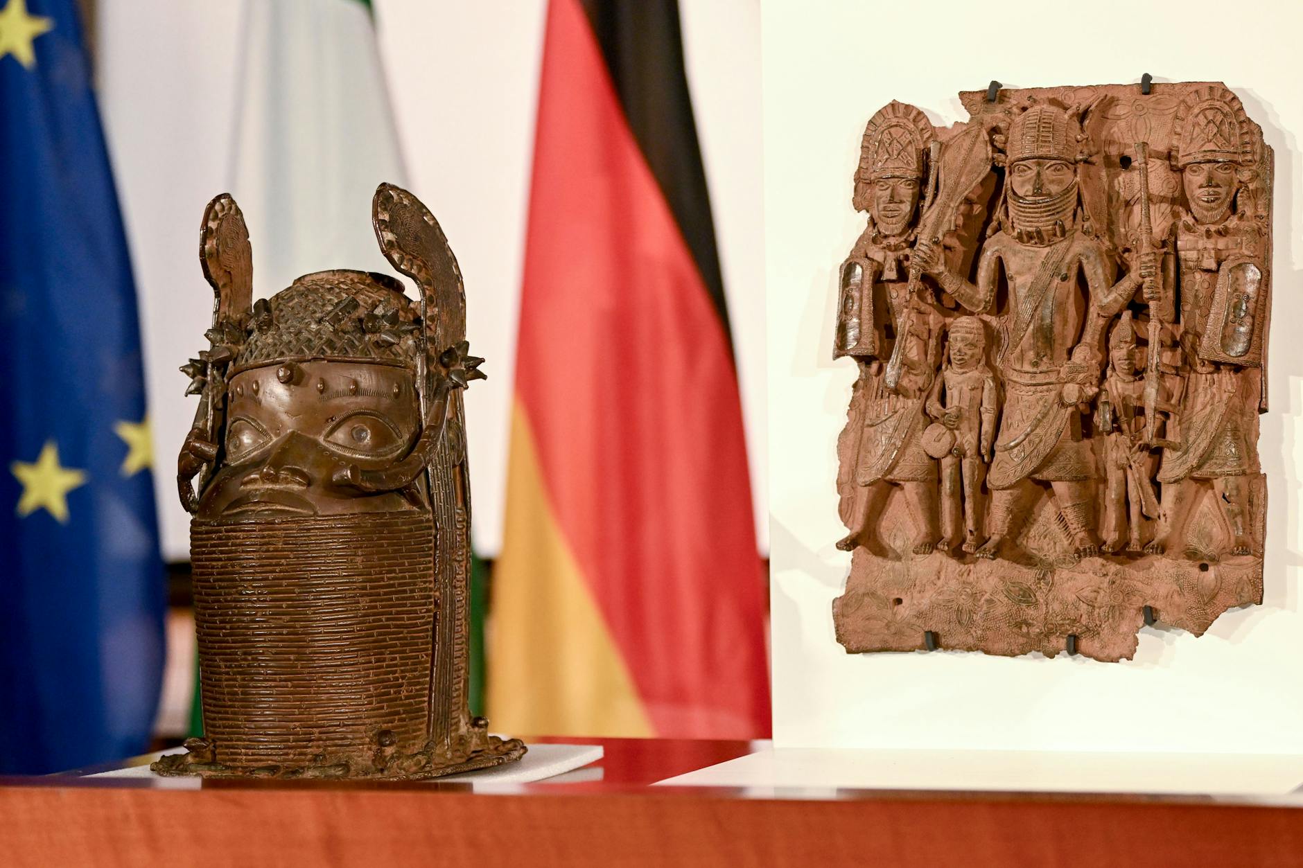 Benin-Bronzen, aufgenommen nach der Absichtserklärung für Eigentumsübertragungen im Juli. Die Stiftung Preußischer Kulturbesitz überträgt das Eigentum ihres riesigen Bestandes an Benin-Bronzen an Nigeria. 