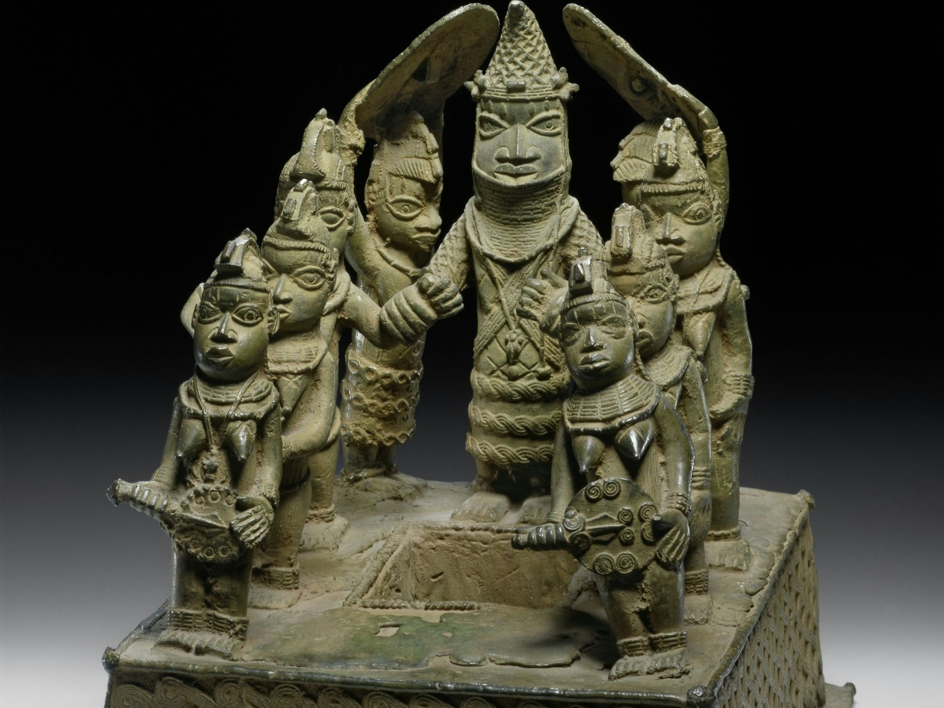 Ein Gedenk-Altar aus Messing für eine verstorbene Königinmutter, entstanden im 18. Jahrhundert. Auch dieses Stück lässt Nigeria als Leihgabe in Berlin.