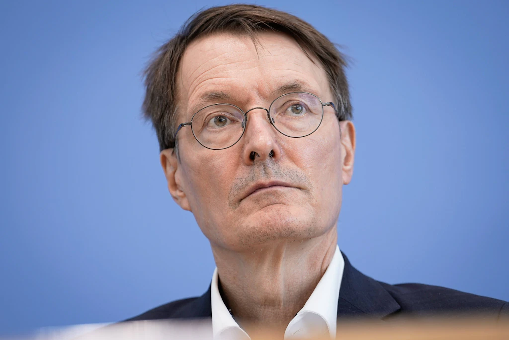 Karl Lauterbach verteidigt Lohnsteigerung in der Altenpflege