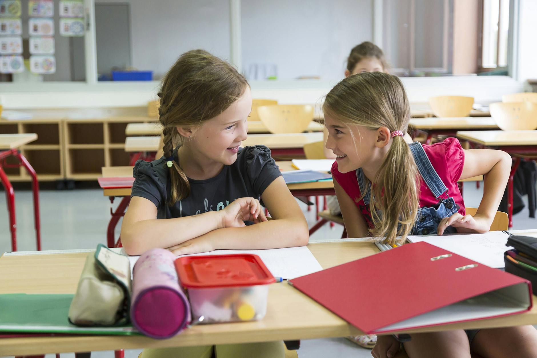 Wie war es in der Schule? Das fragen Eltern oft und erhalten meist nur dürftige Antworten. 