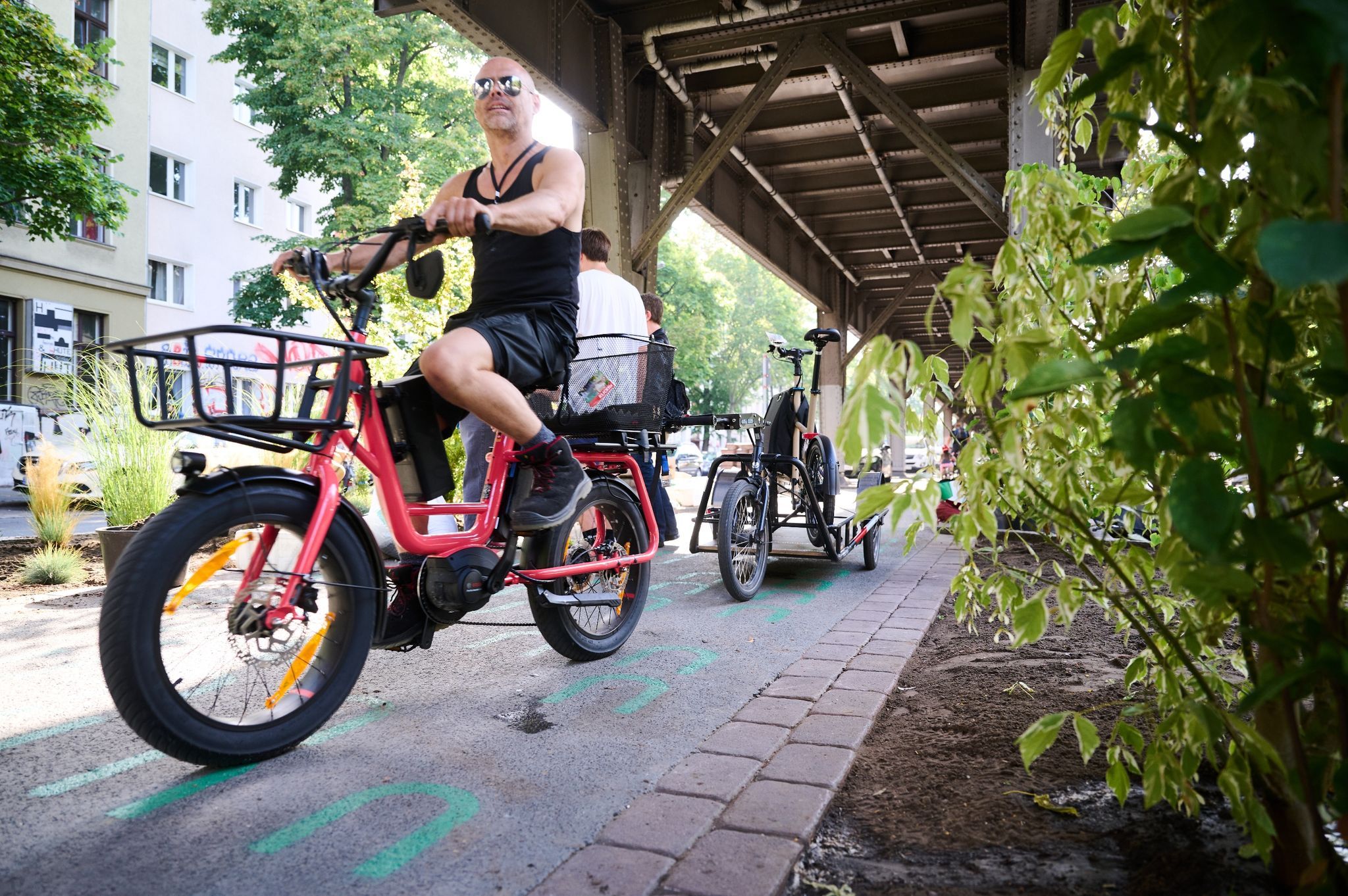 Echt jetzt? Mini-Radweg unter der U-Bahntrasse der U1 ist nur 50 Meter lang – DAS ist der Grund